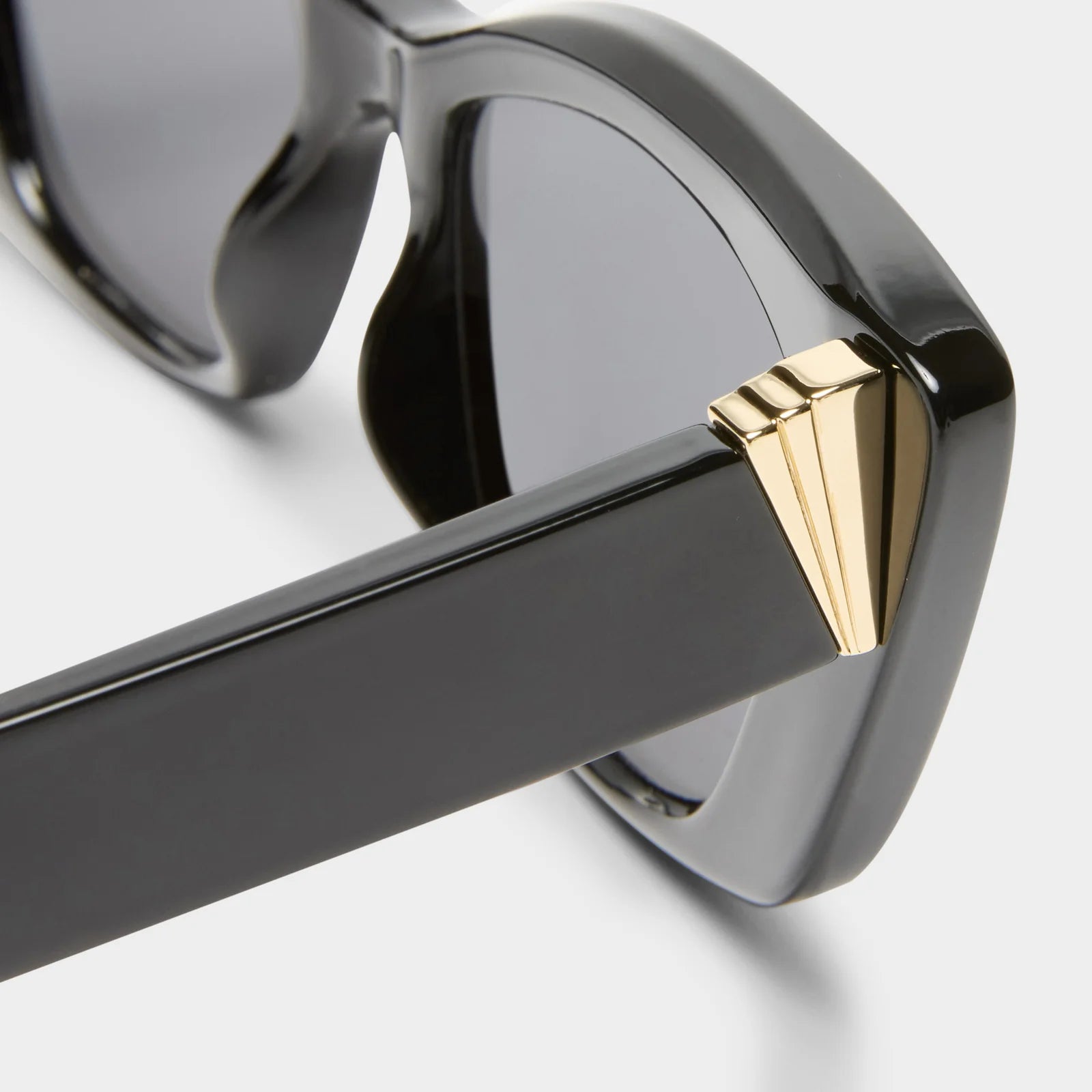 TRANQUIL TURMOIL SUNGLASSES - BLACK