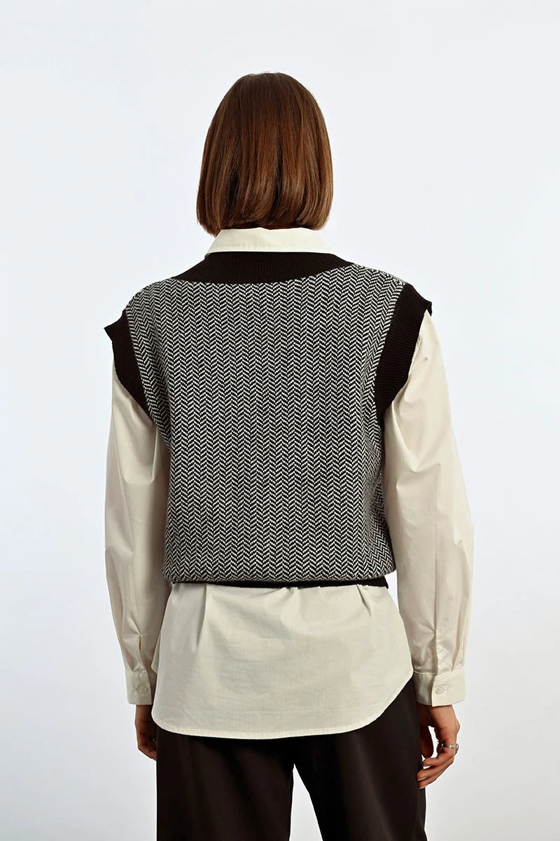 SLEEVELESS KNIT SWEATER