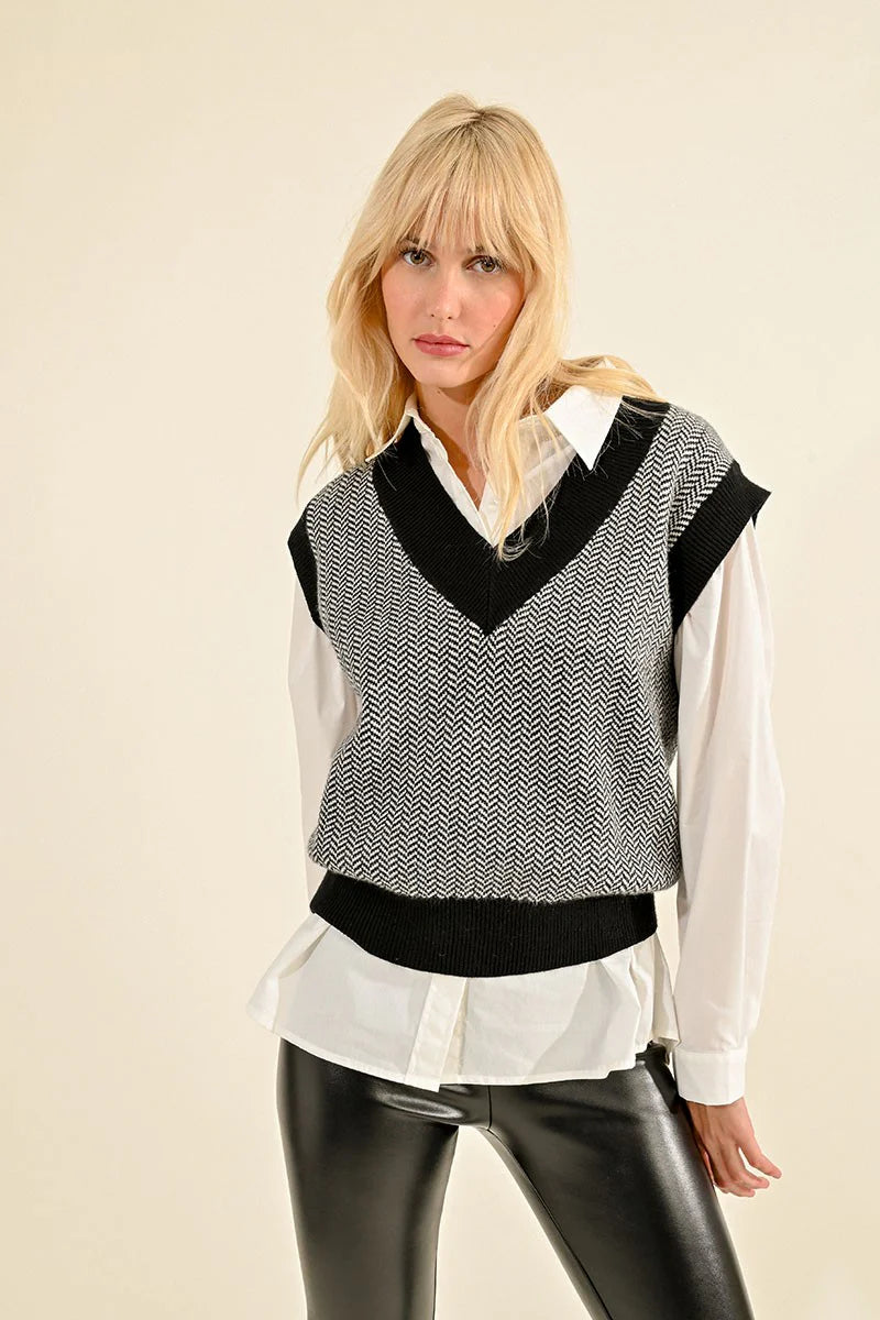 SLEEVELESS KNIT SWEATER