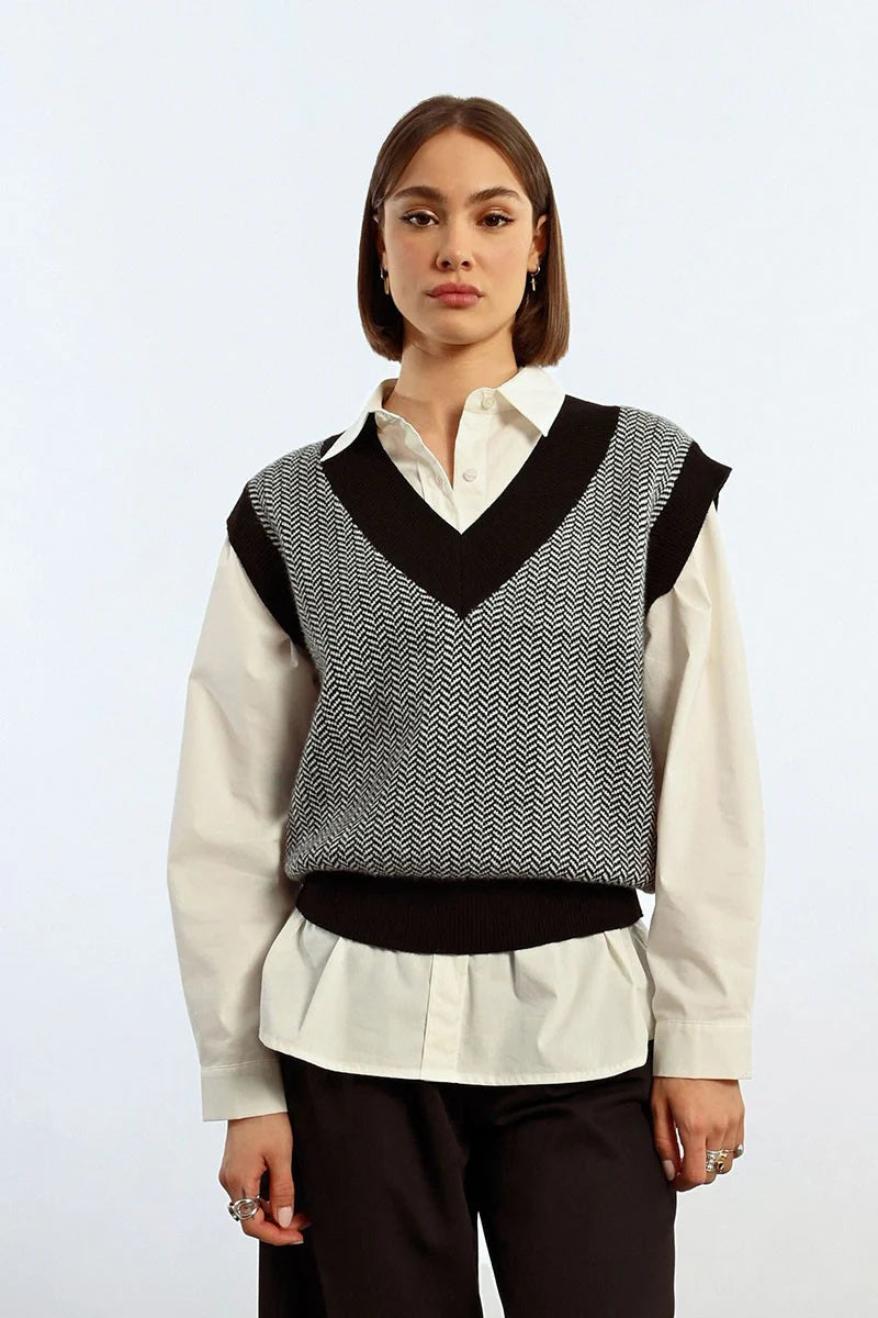 SLEEVELESS KNIT SWEATER