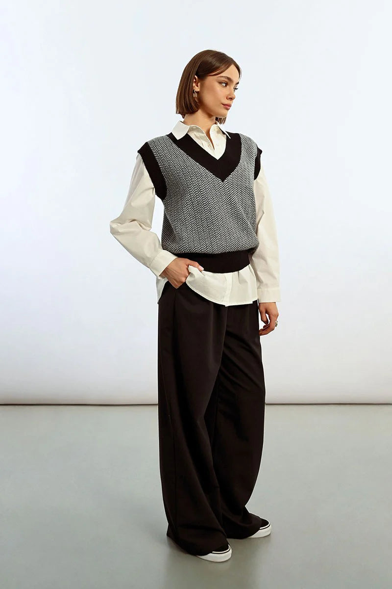 SLEEVELESS KNIT SWEATER