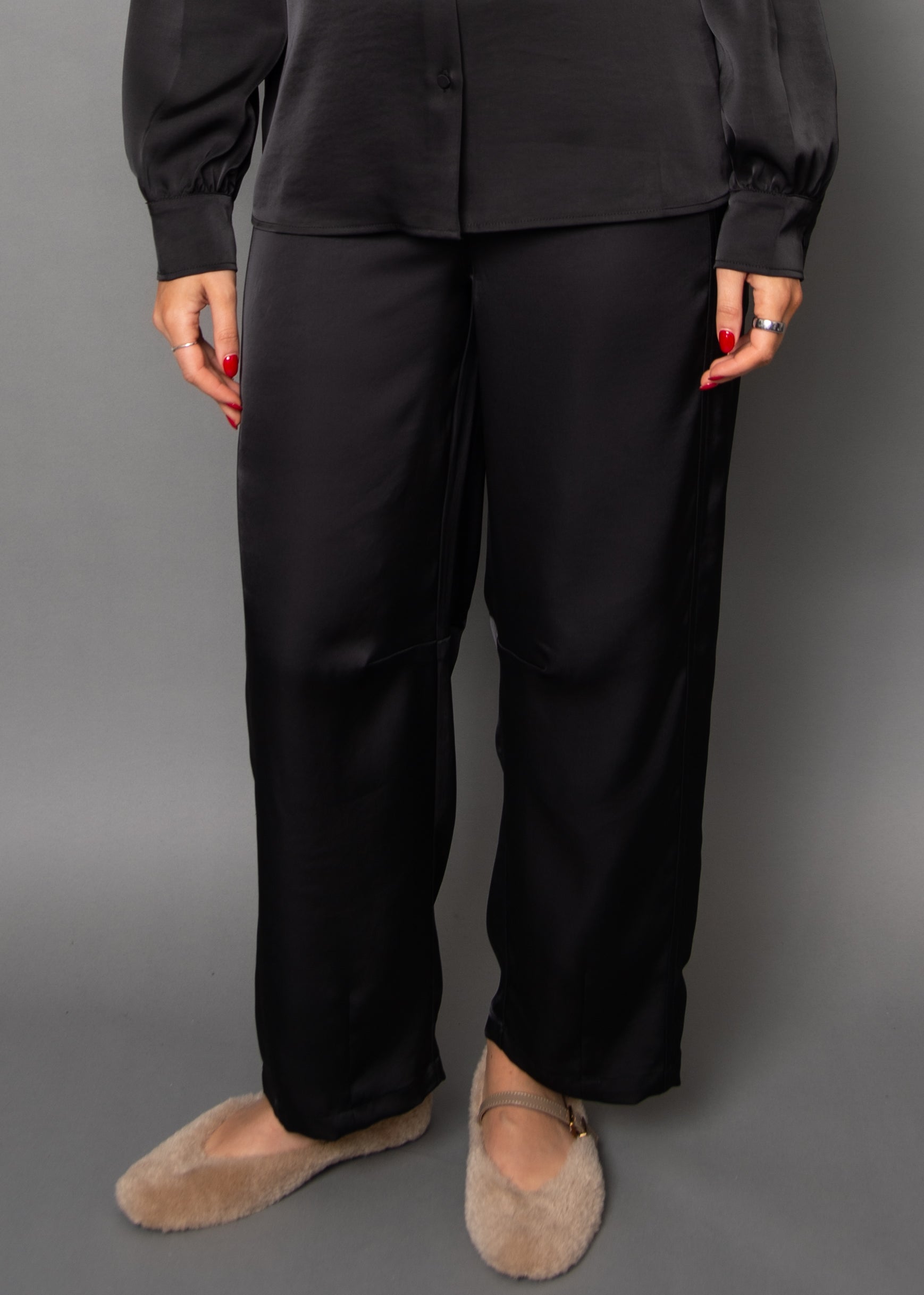 BRENDA BARREL PANT - BLACK
