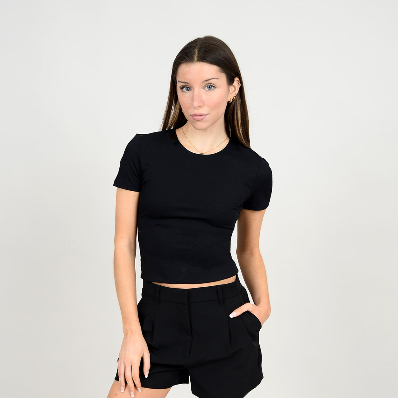 ROXI CREWNECK TEE - BLACK (ONLINE ONLY)