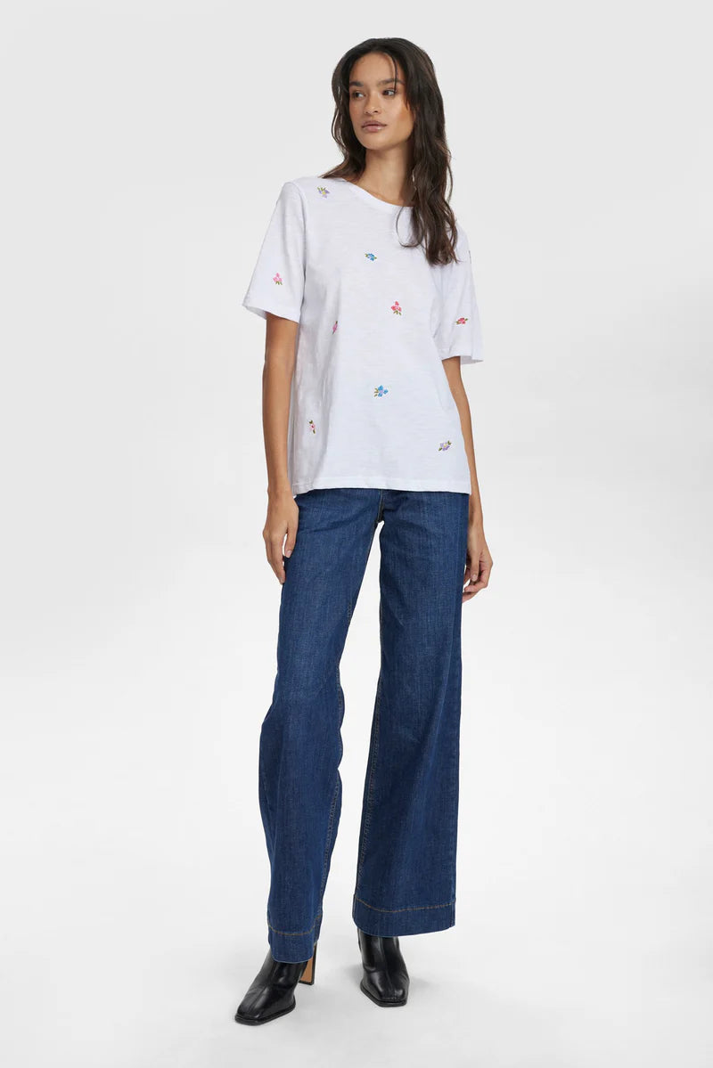 NUPILAS TEE - WHITE