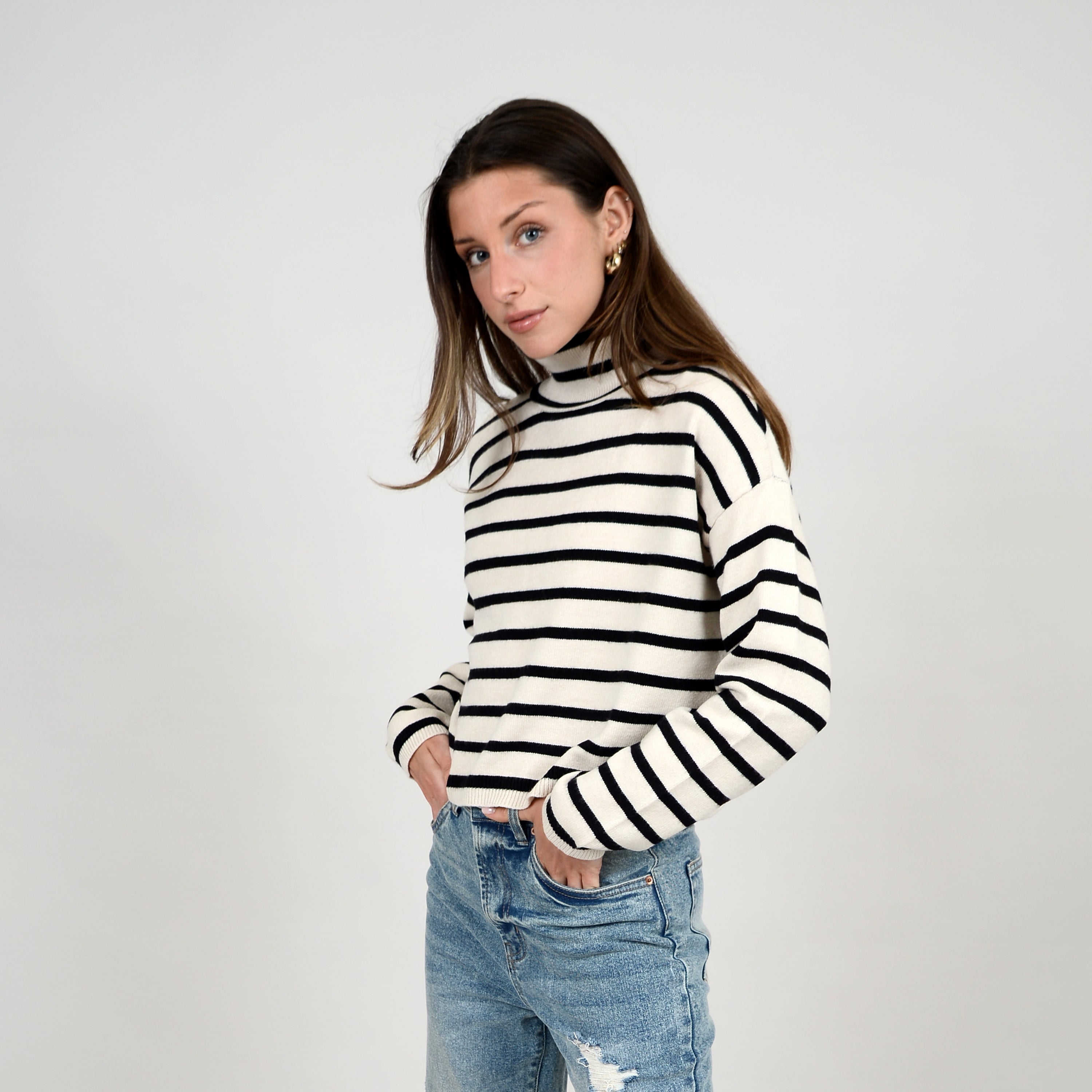 DILMA TURTLE NECK SWEATER