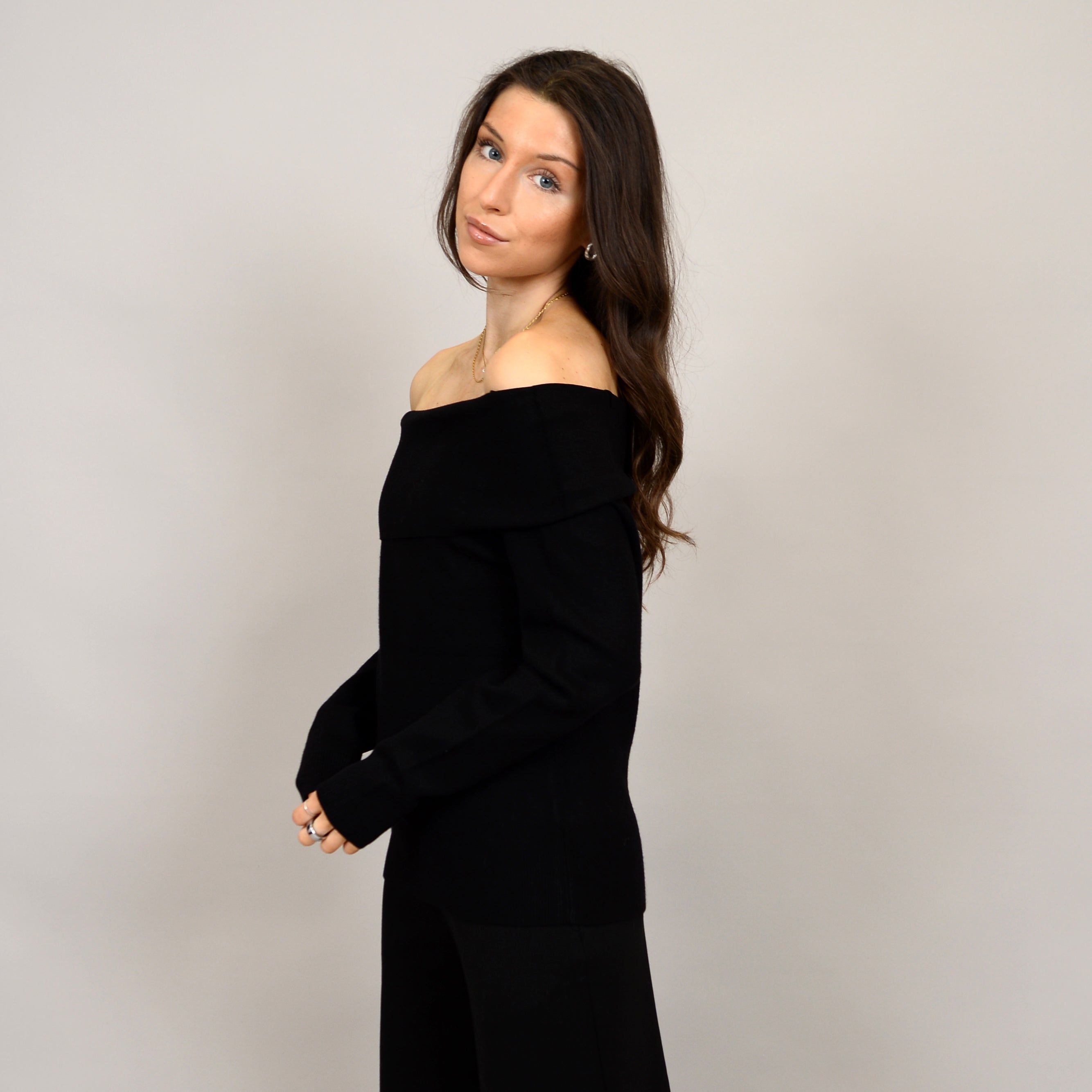 ANGELIQUE SWEATER - BLACK