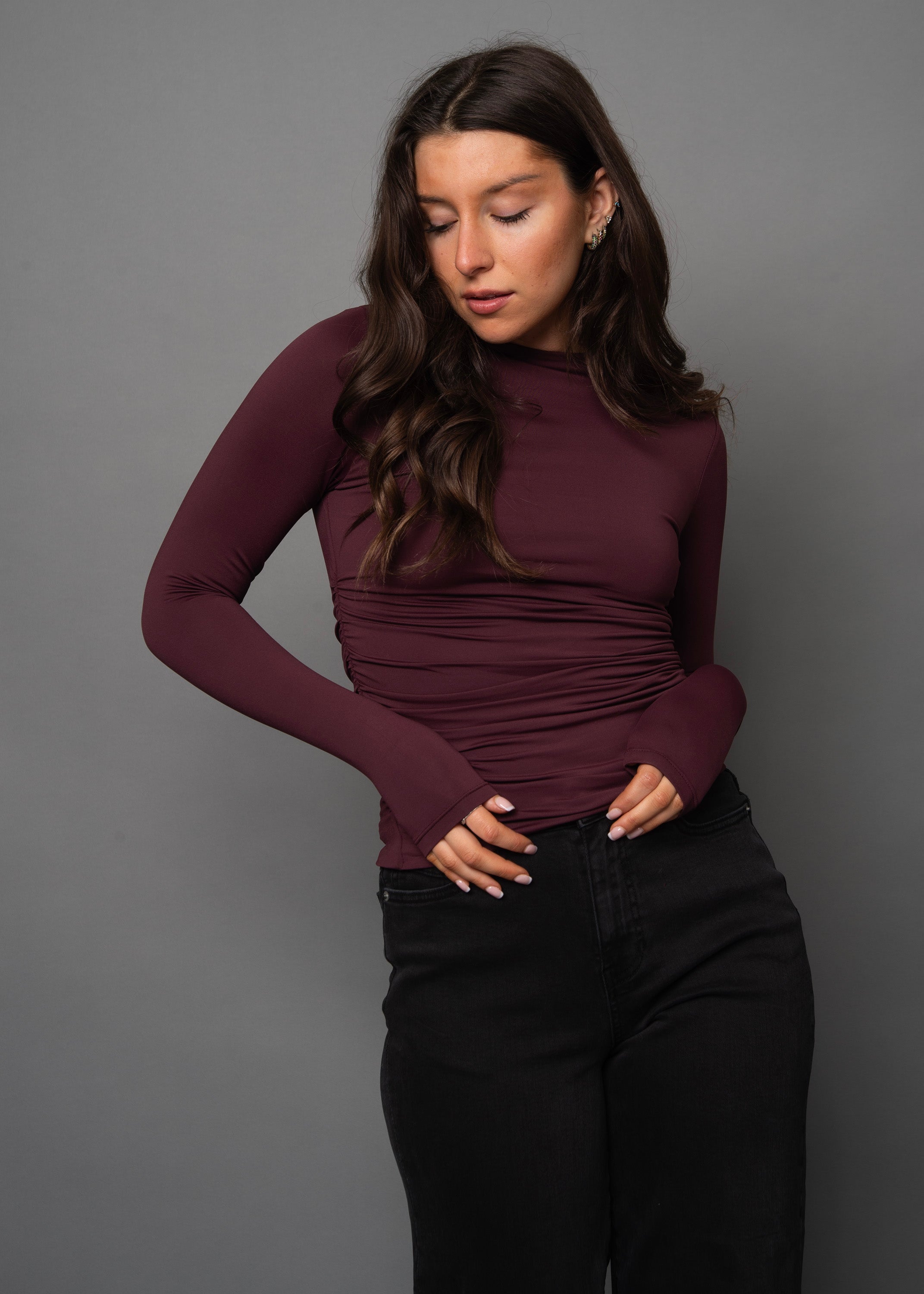 YVE FUNNEL NECK RUCHED TOP - PRUNE