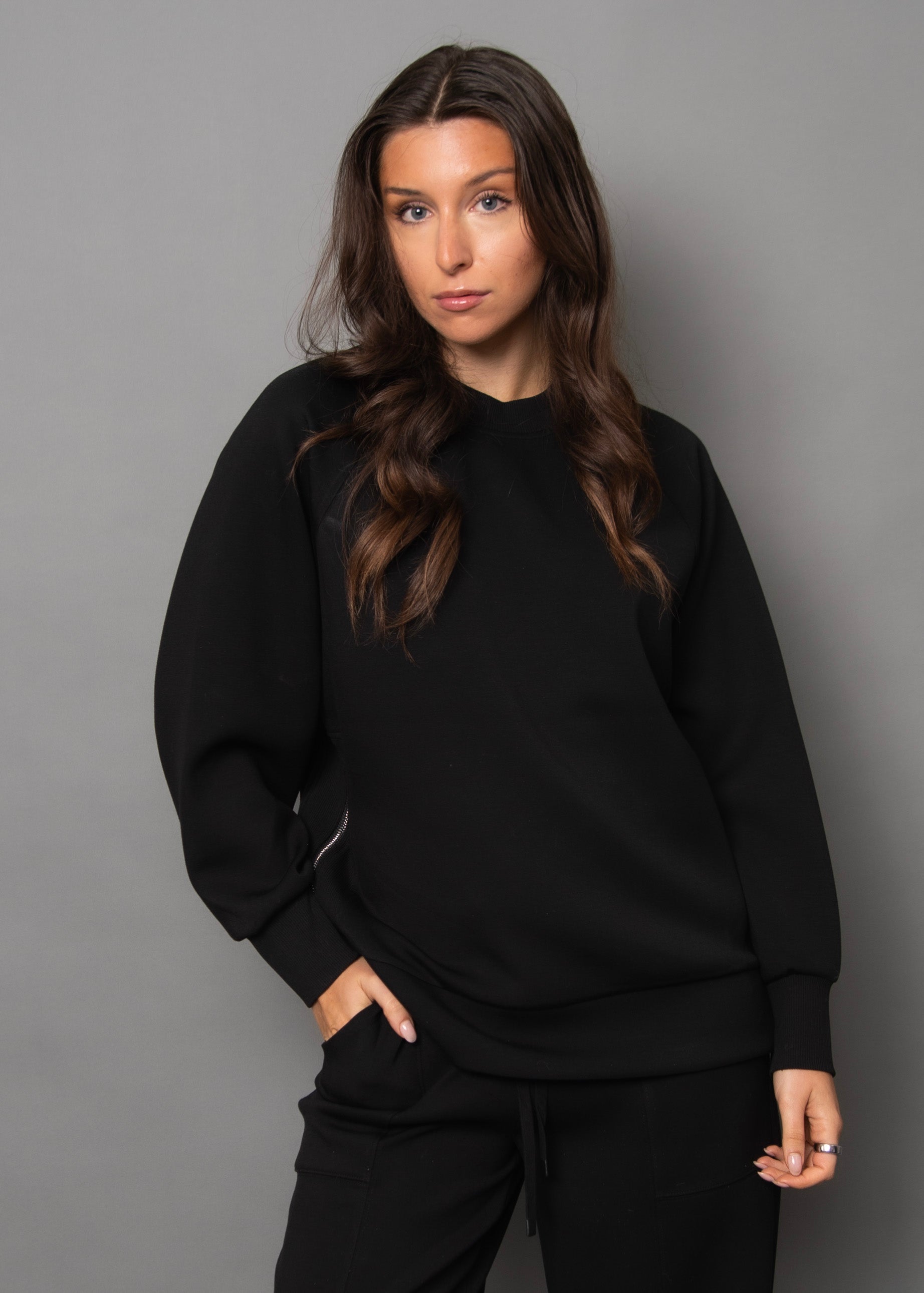PENELA SOFT KNIT CREWNECK - BLACK
