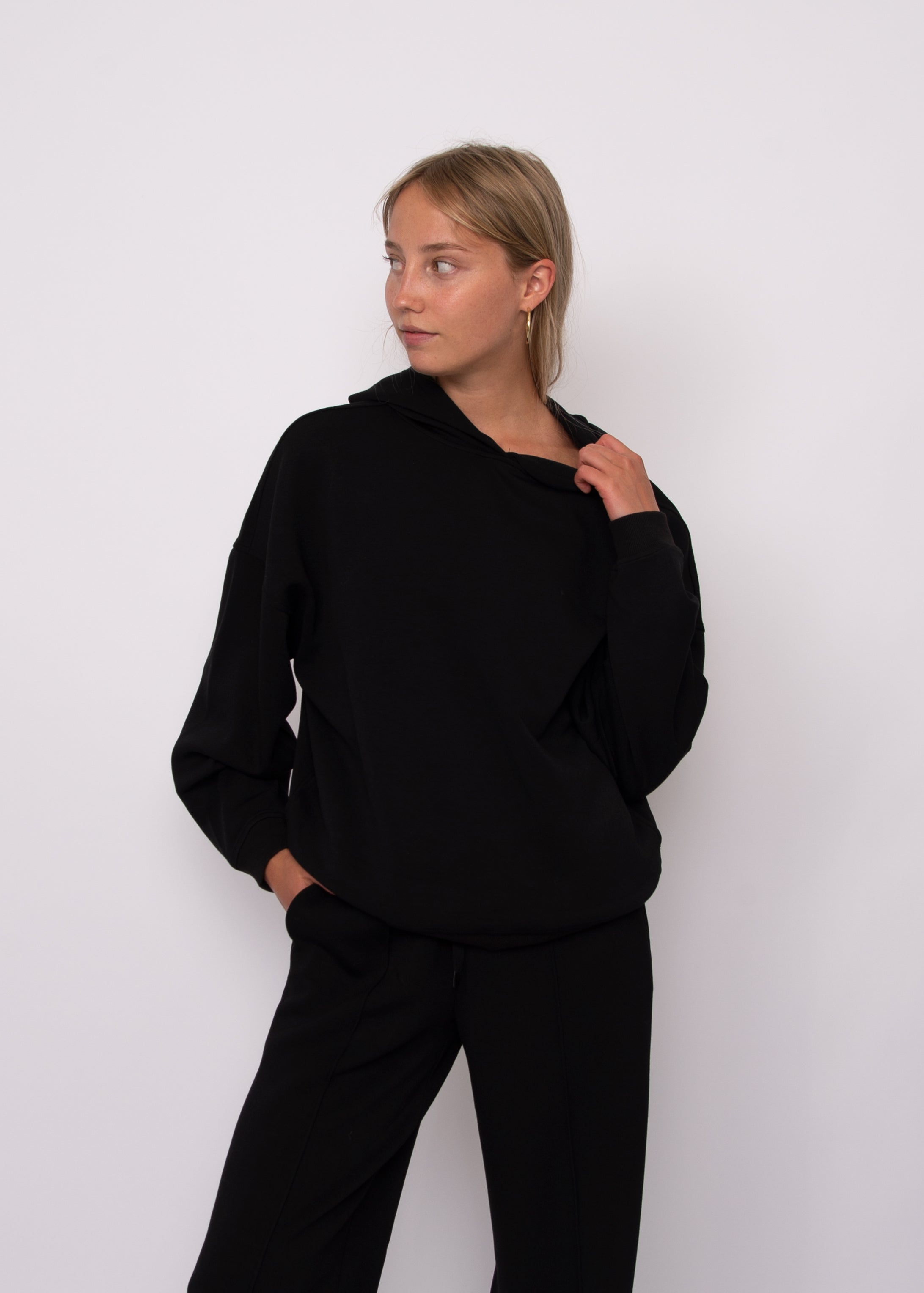HALANA SOFT KNIT HOODIE - BLACK