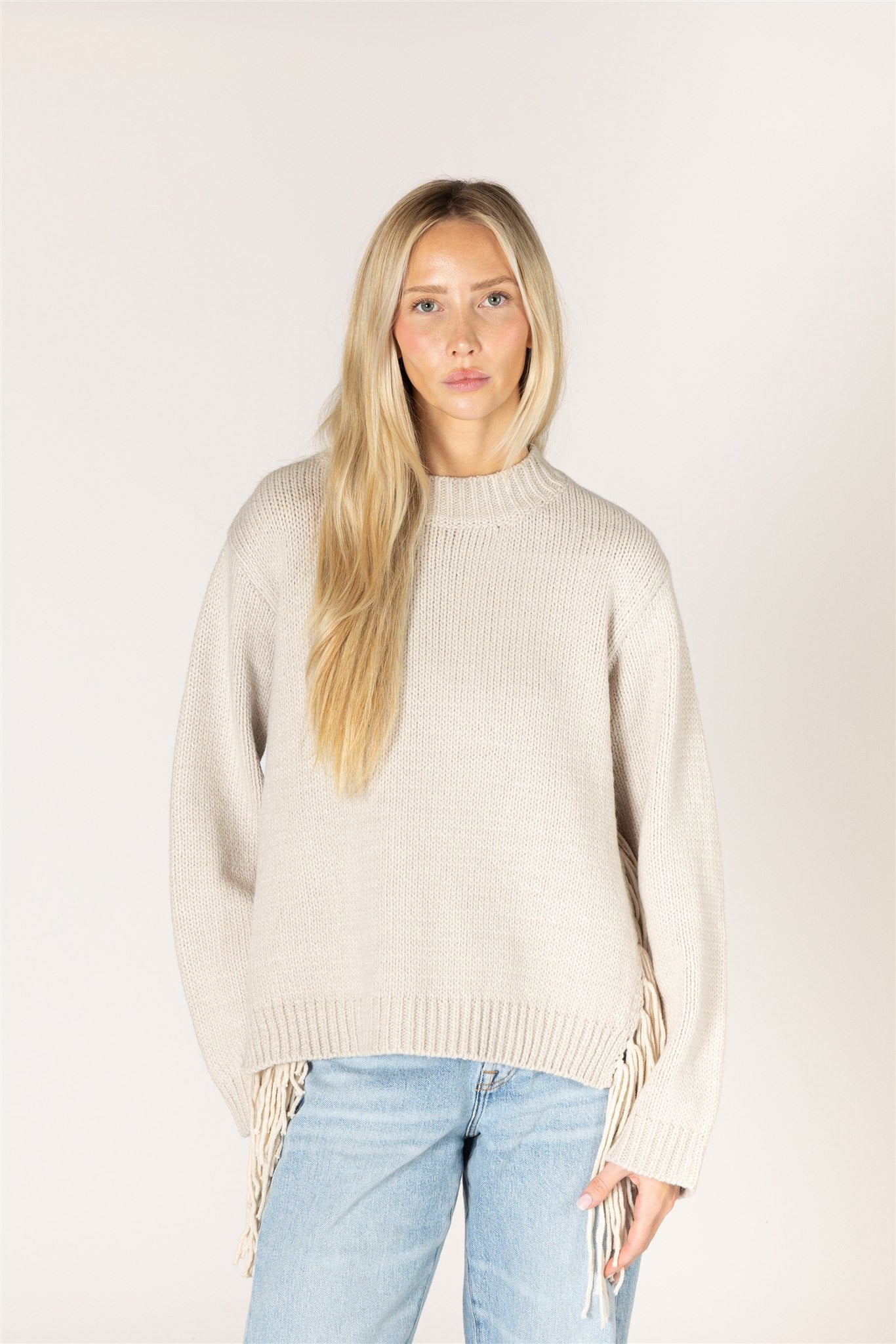 BUCK TASSEL SWEATER