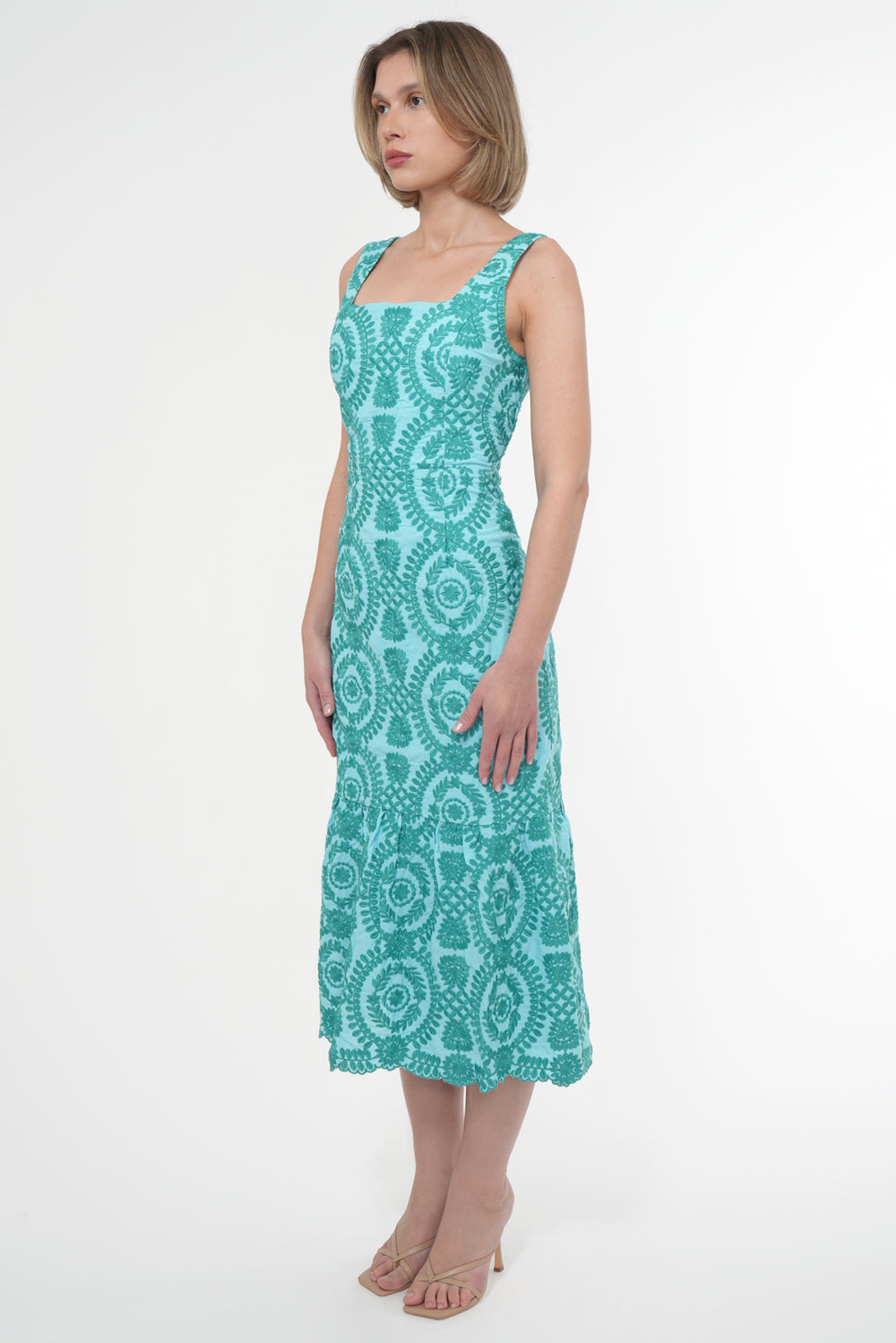ROSE EMBROIDERED DRESS
