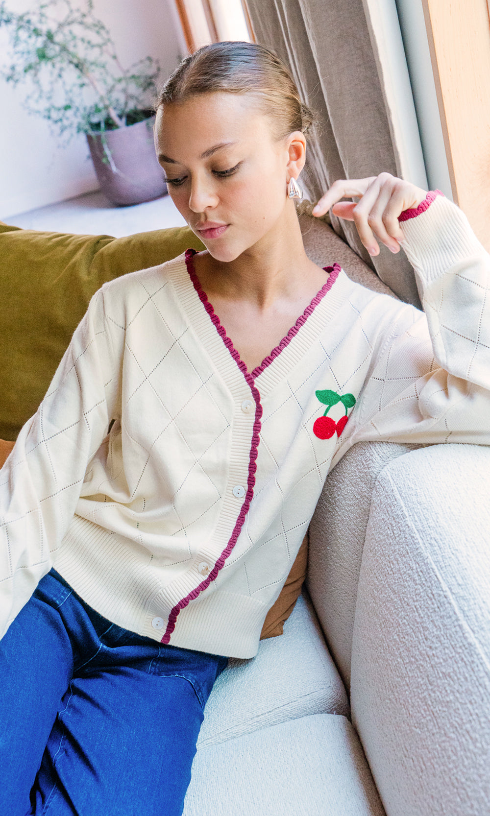CHERRY KNIT CARDIGAN