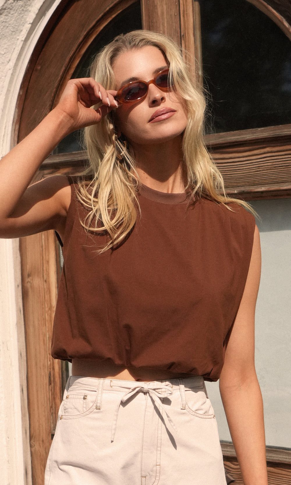 ALISA PADDED SHOULDER TOP - BROWN