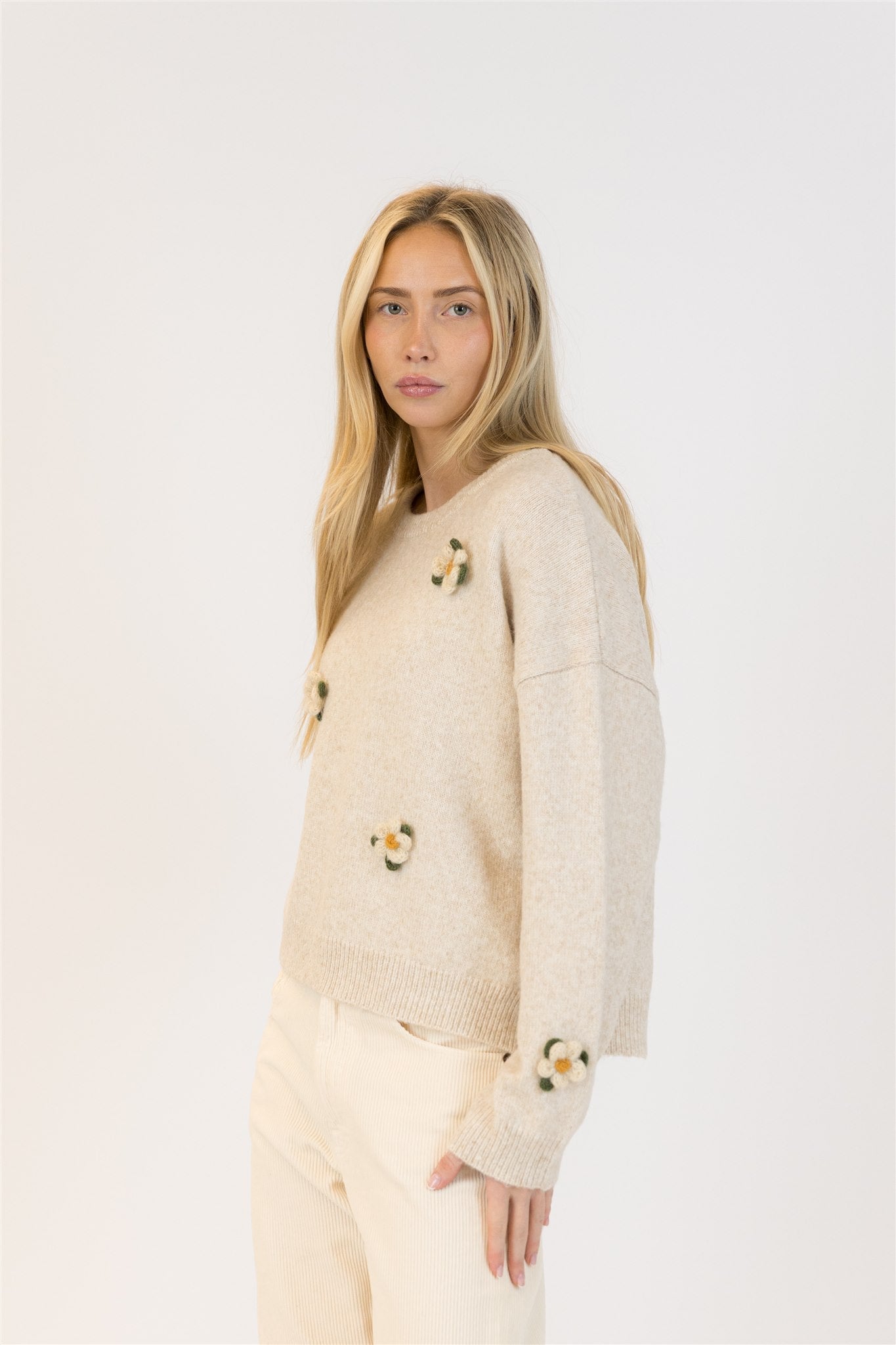 HOLLY FLOWER SWEATER
