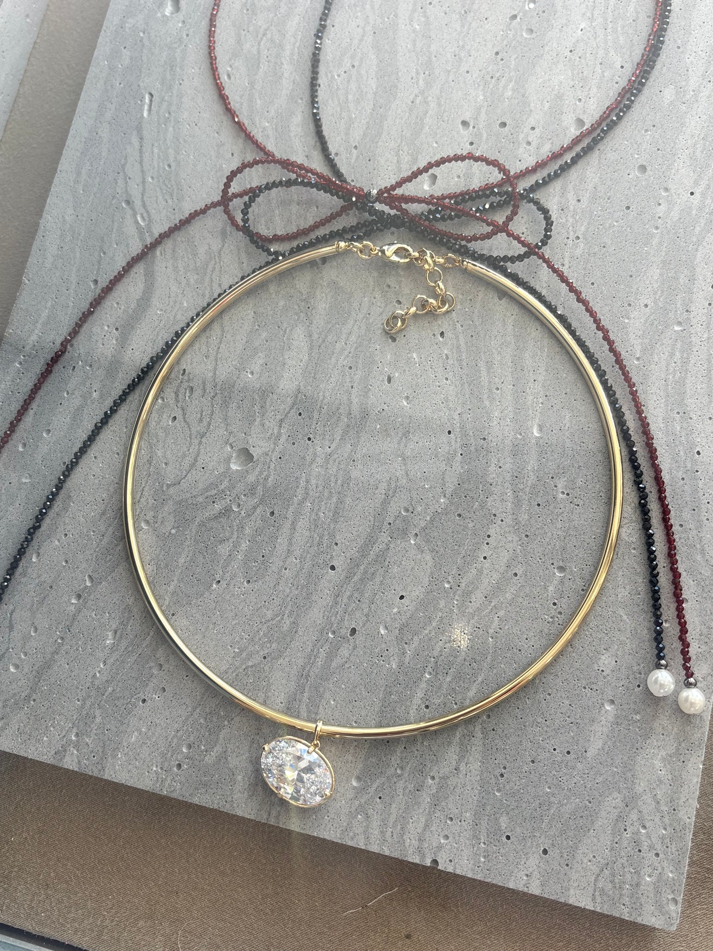 LARGE OVAL BEZEL COLAR NECKLACE