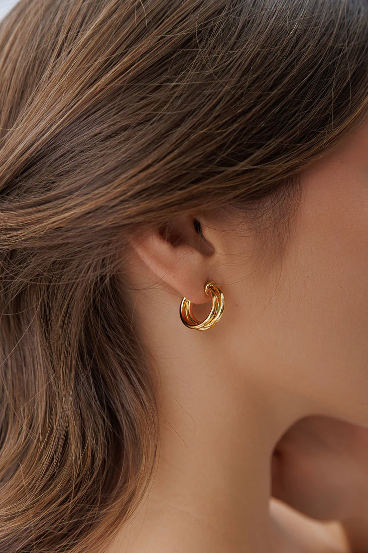 TWISTED MINIMAL HOOP