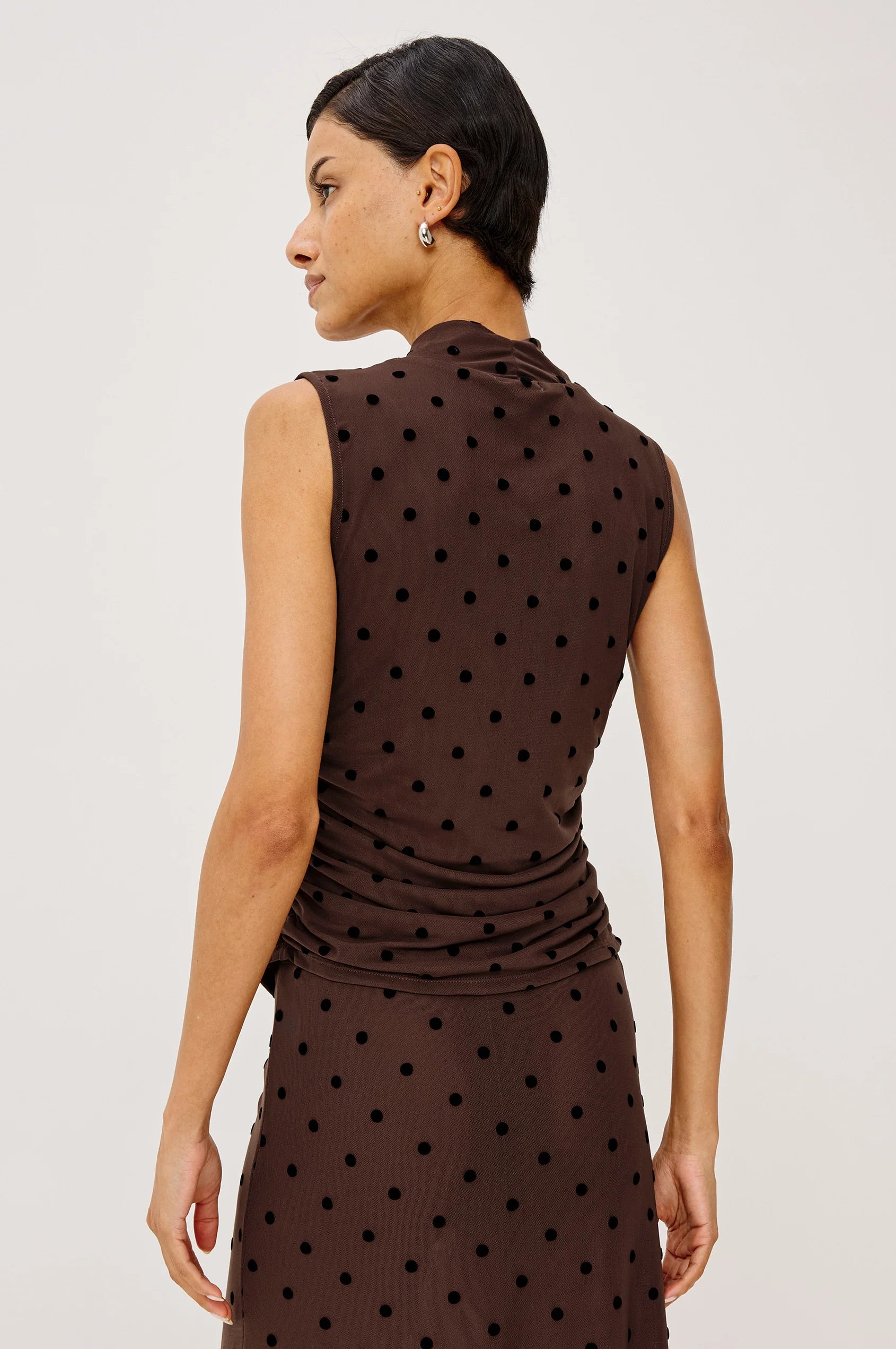 LAURIS TOP - CHOCOLATE POLKA