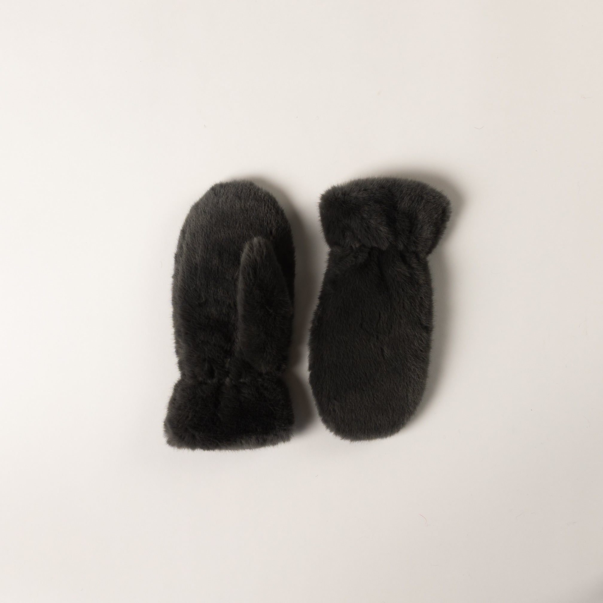PLUSH MITTENS (VARIOUS COLOURS)