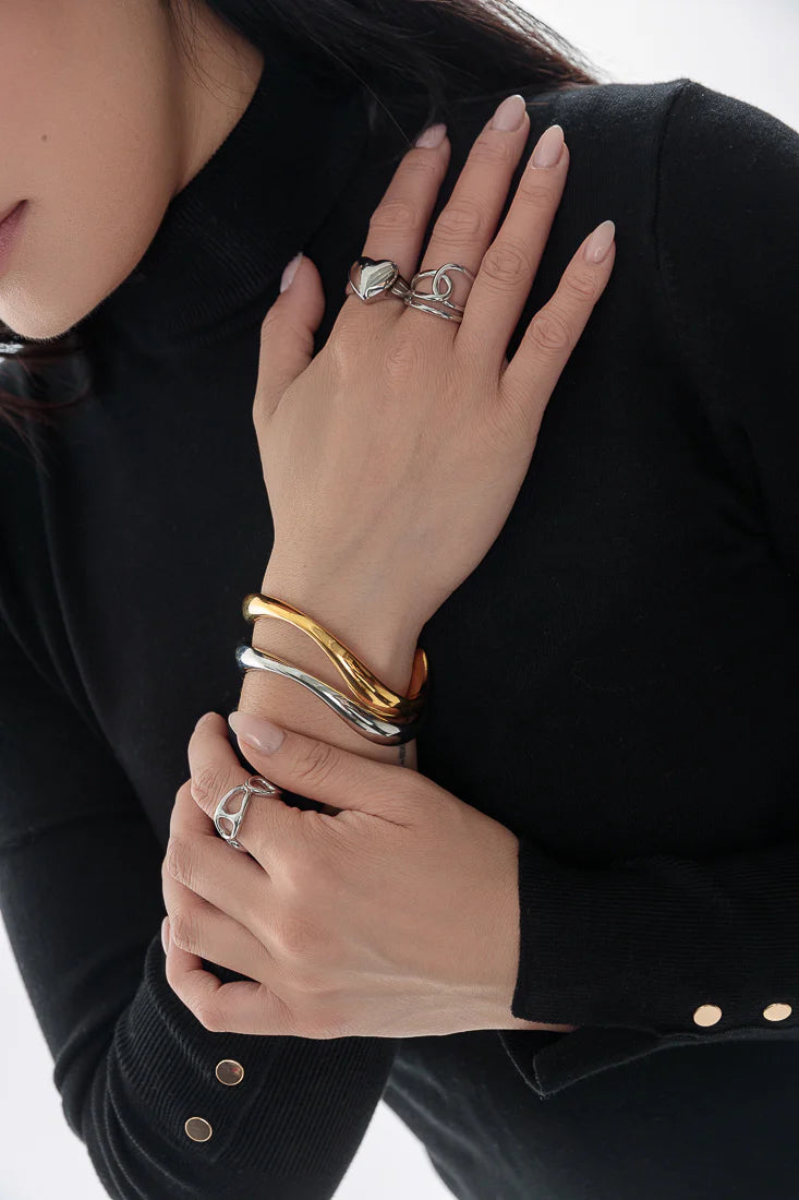 FITTED S CUFF BRACELET (GOLD OR SILVER)