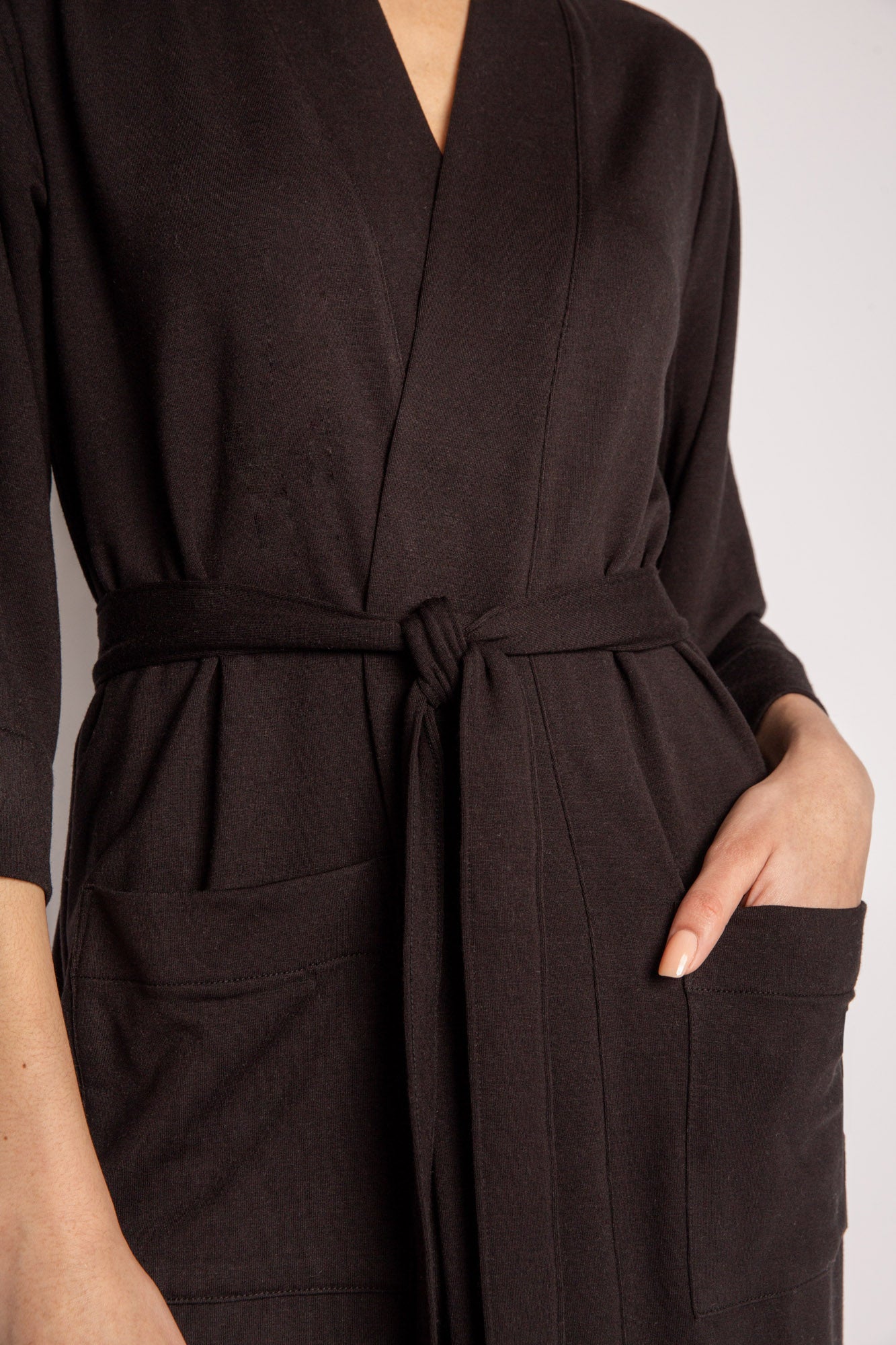 JAMMIE ESSENTIALS - ROBE (BLACK)
