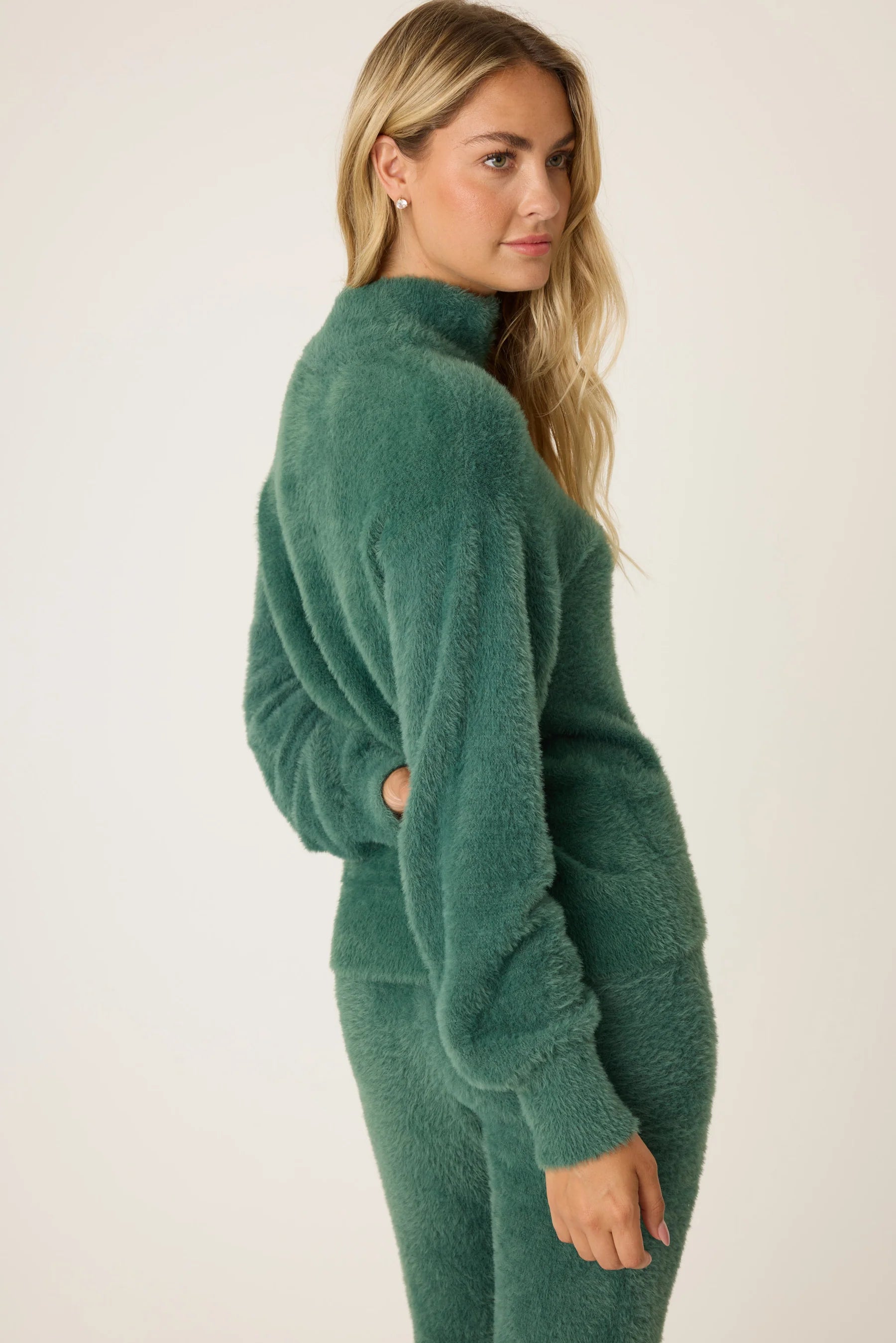 CAMPFIRE COZY FEATHER KNIT SET