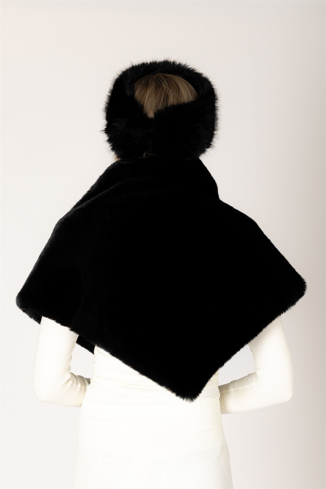 TRIANGLE FURSCARF (VARIOUS COLOURS)