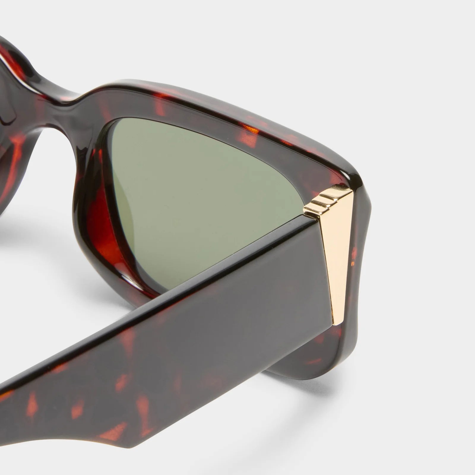 RIPPLED REBEL SUNGLASSES - TORT