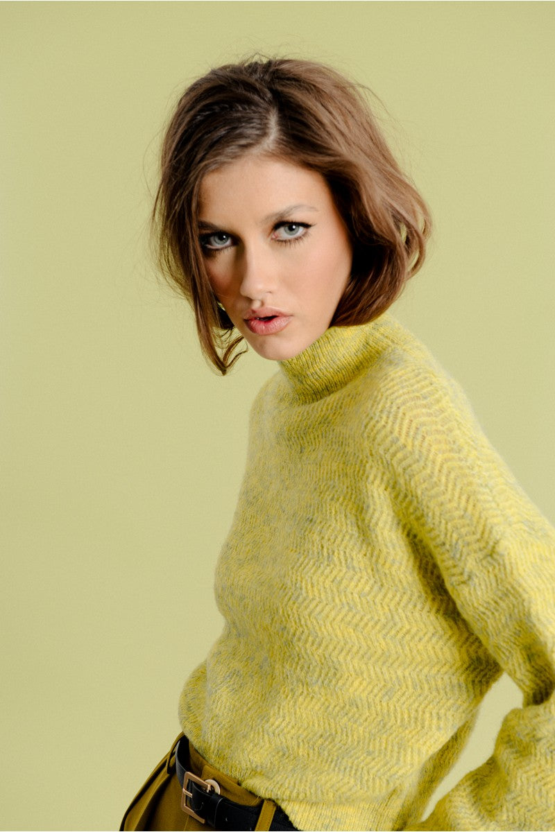SOFT CROPPED SWEATER