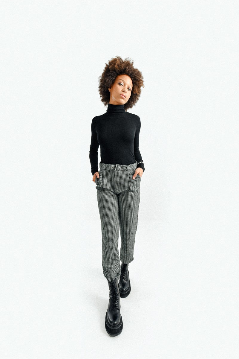 KNITTED TURTLENECK SWEATER - BLACK