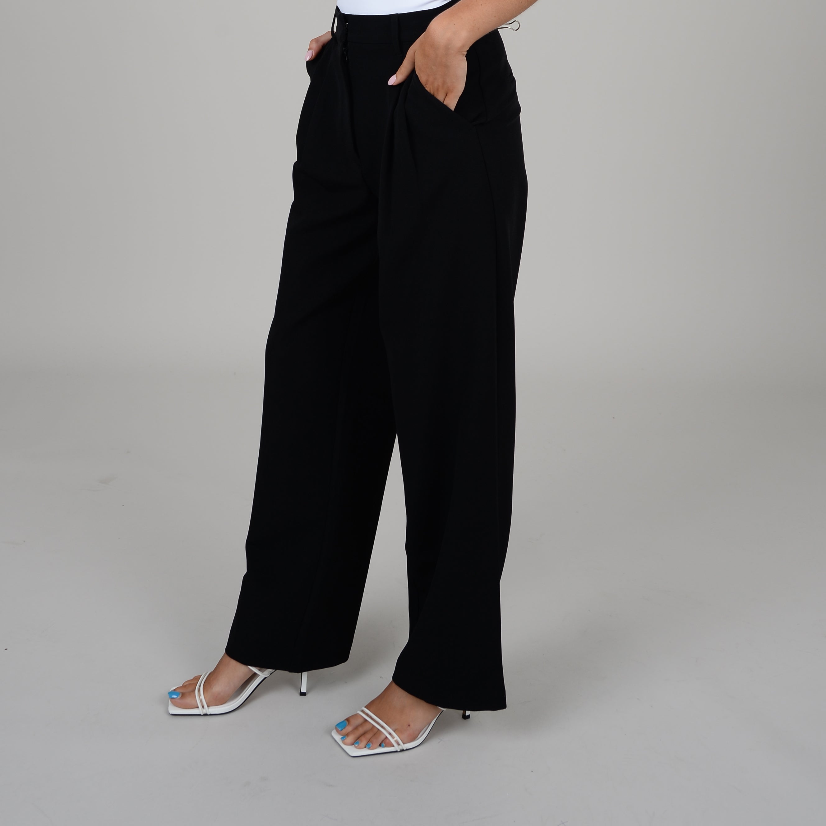 BRYNN PLEATED PANT - BLACK