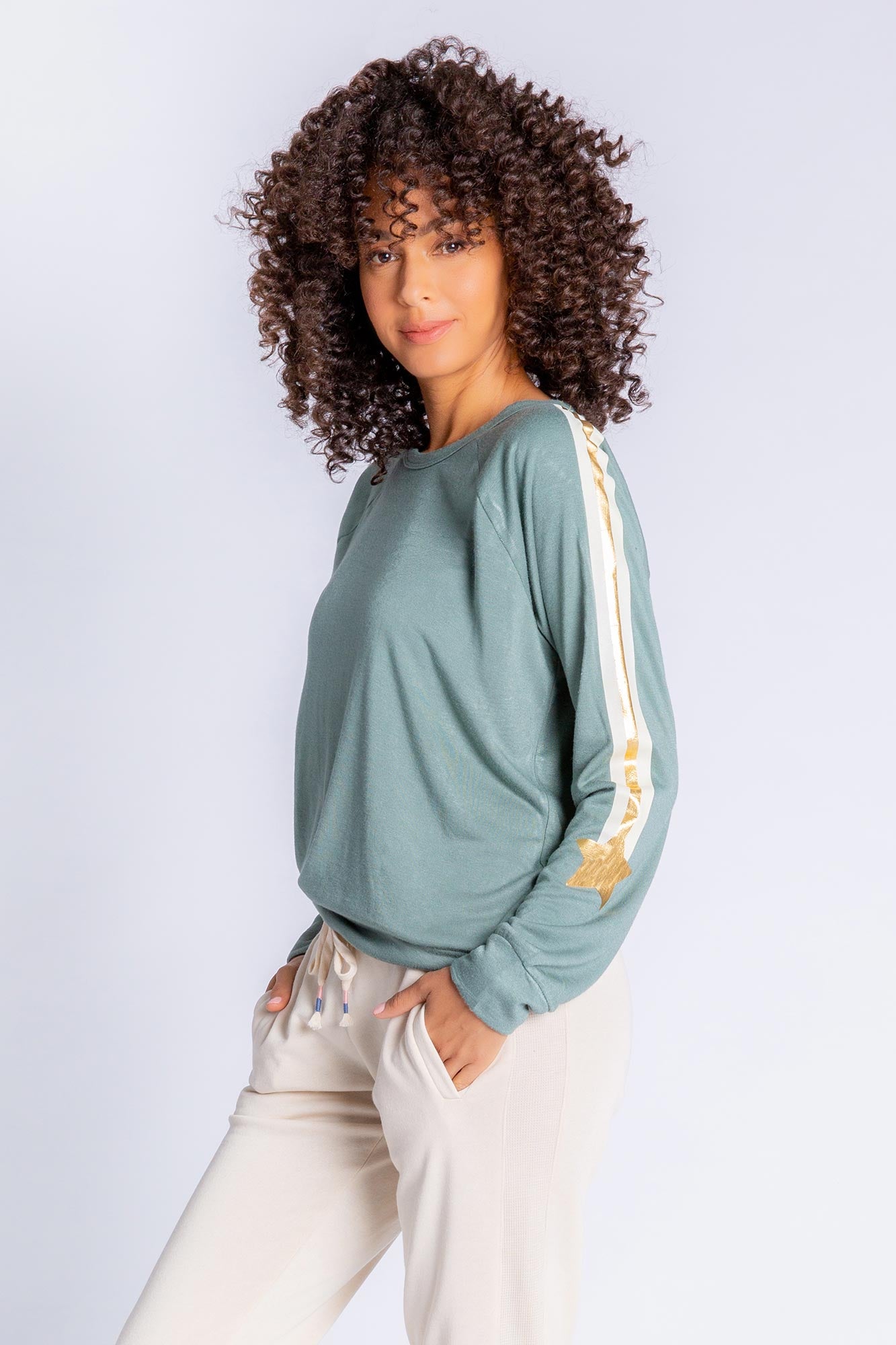 GOLD STAR STATUS LOUNGE TOP