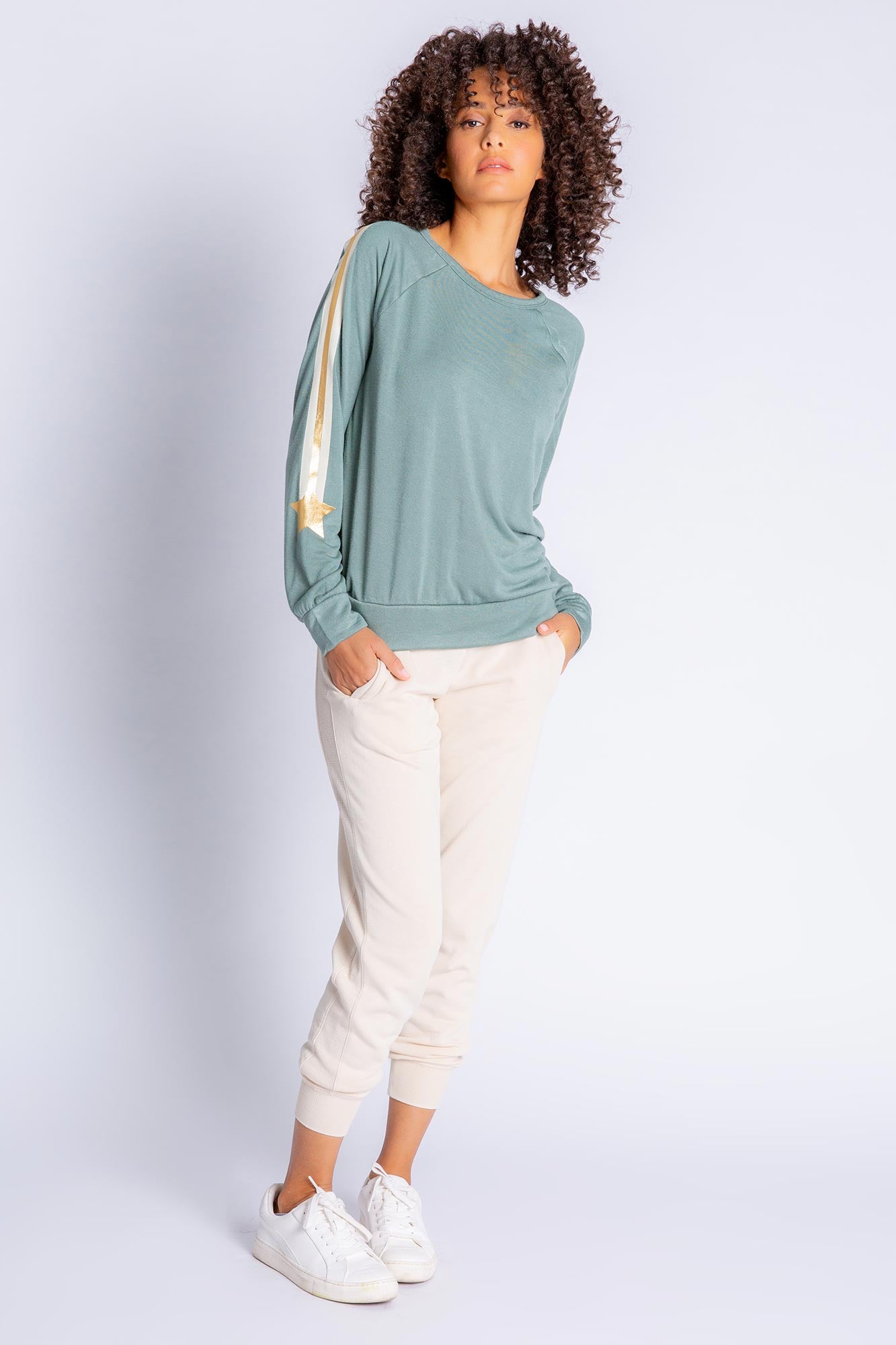 GOLD STAR STATUS LOUNGE TOP