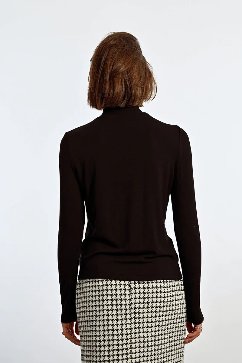 LONG-SLEEVED HIGH-NECK SWEATER