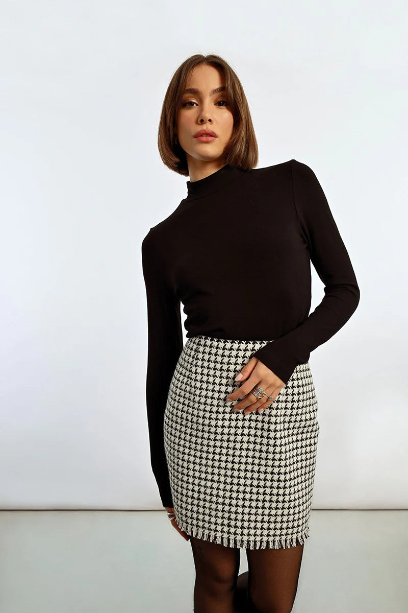 LONG-SLEEVED HIGH-NECK SWEATER