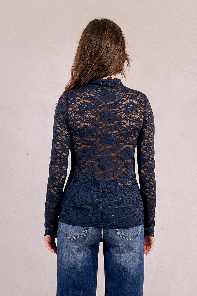 LACE KNITTED TOP