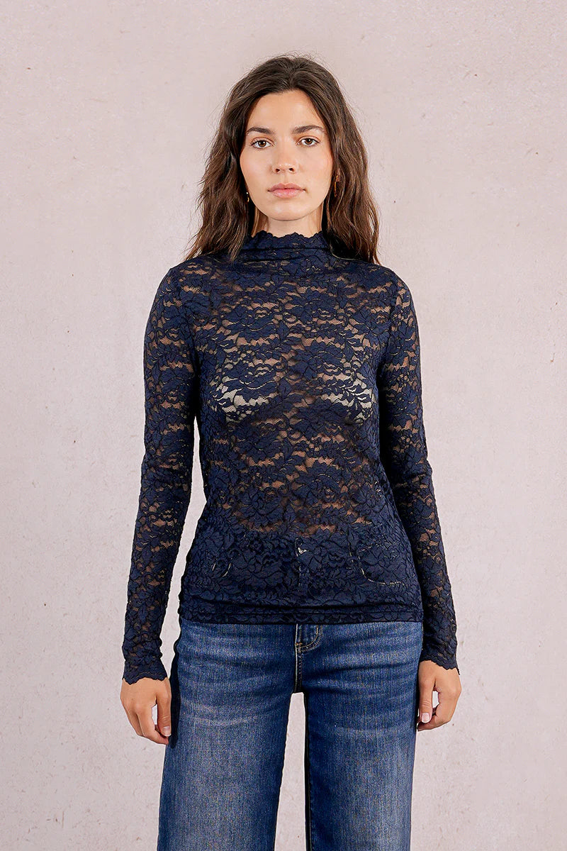 LACE KNITTED TOP