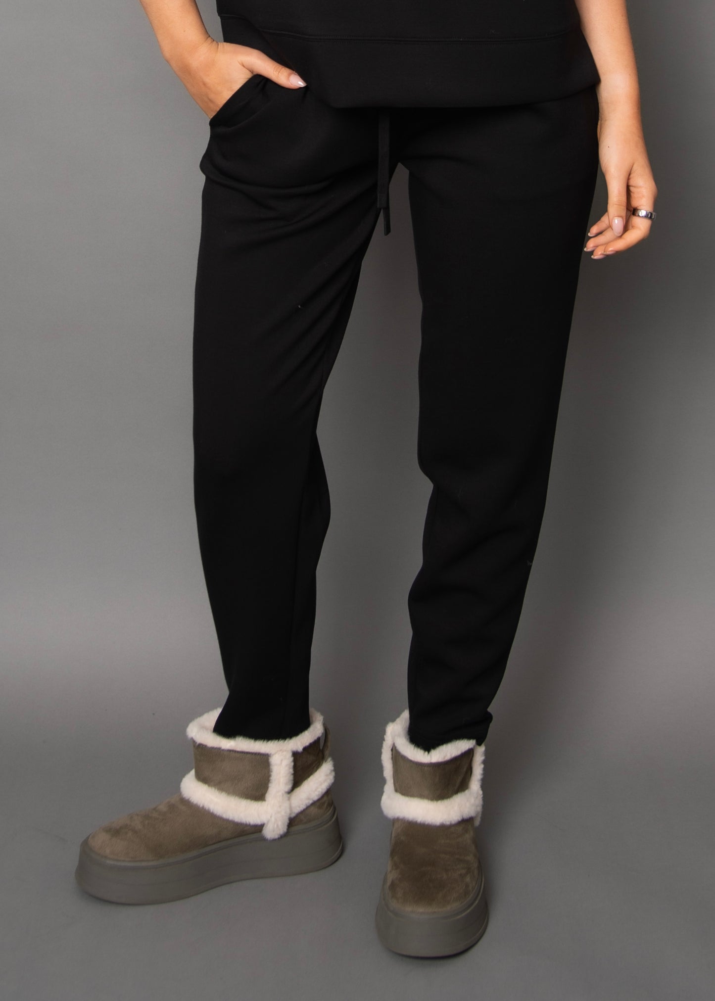 JULINA SOFT KNIT JOGGER - BLACK