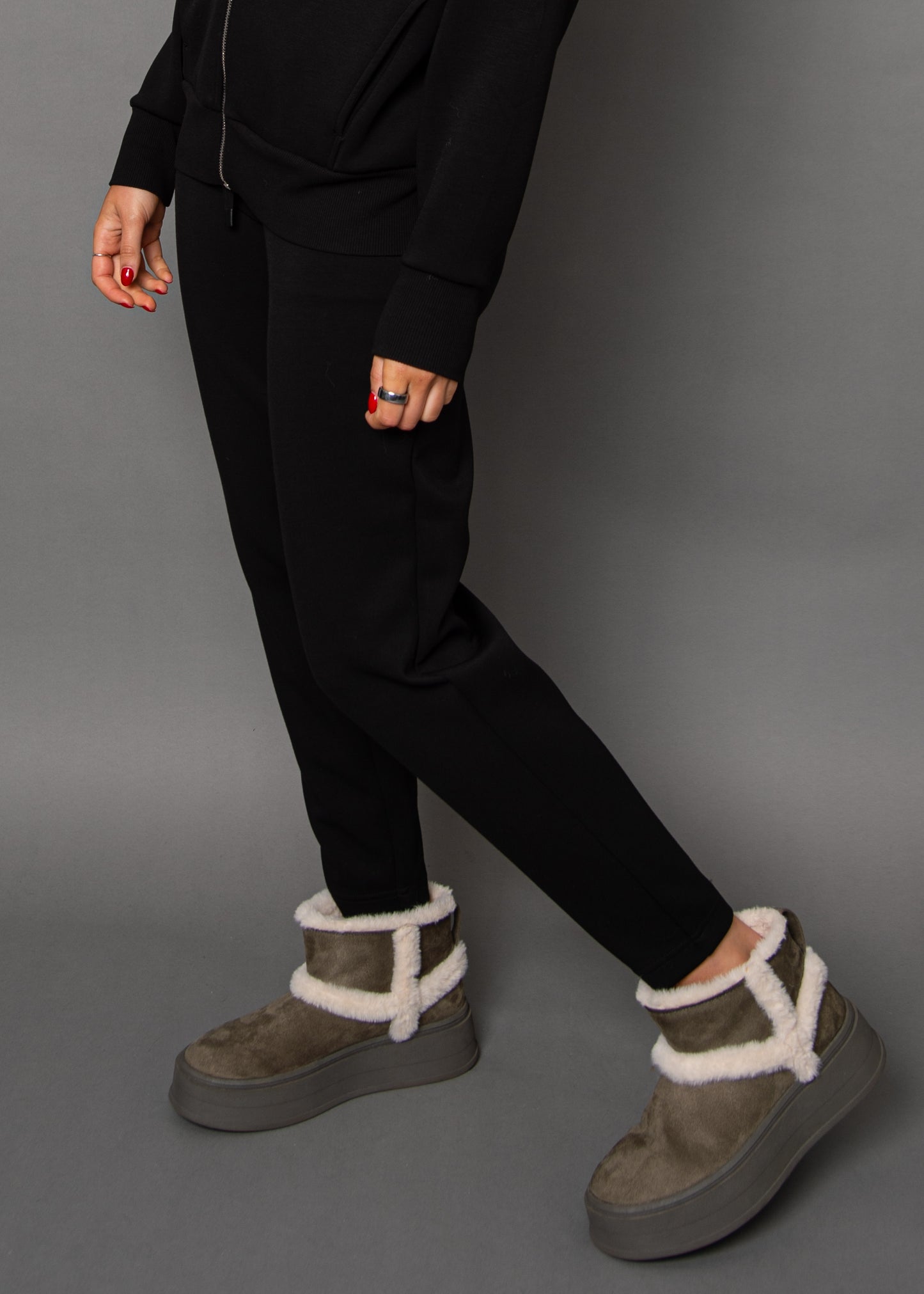 JULINA SOFT KNIT JOGGER - BLACK
