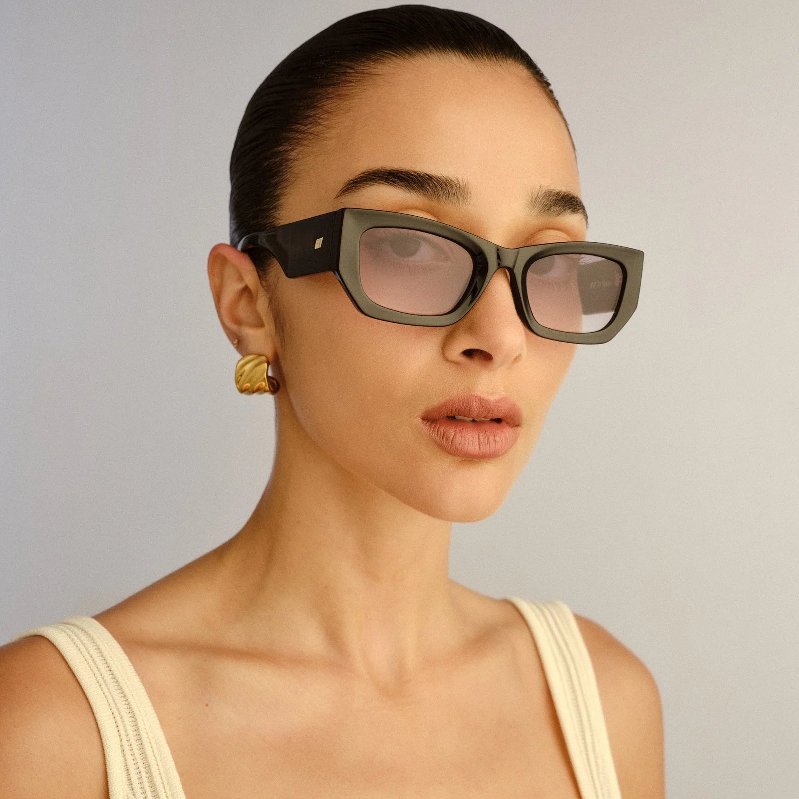 BEACHCOMBER SUNGLASSES - BLACK SMOKE