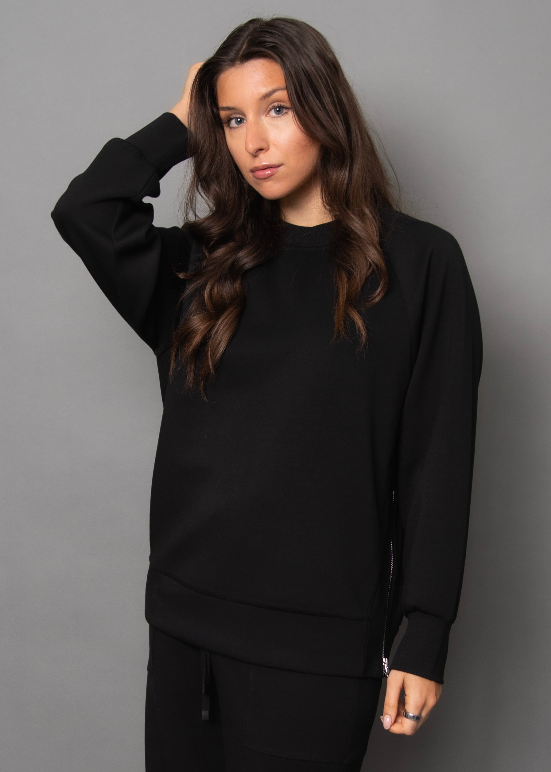 PENELA SOFT KNIT CREWNECK - BLACK