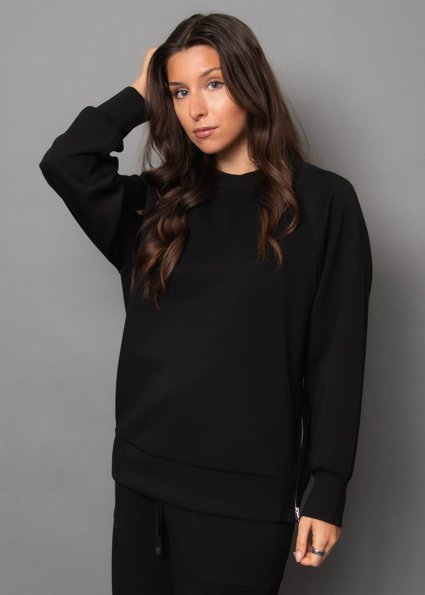 PENELA SOFT KNIT CREWNECK - BLACK