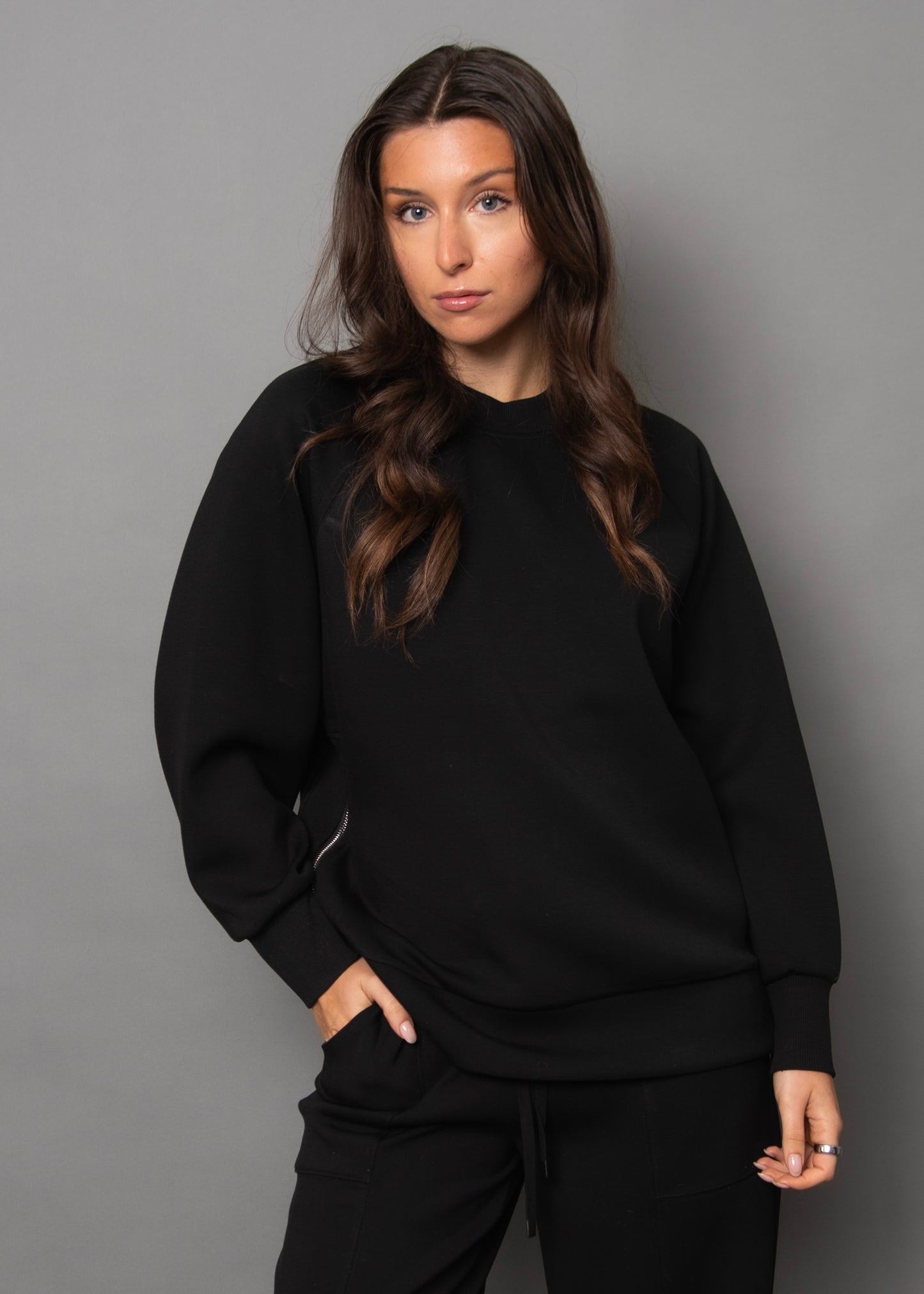 PENELA SOFT KNIT CREWNECK - BLACK