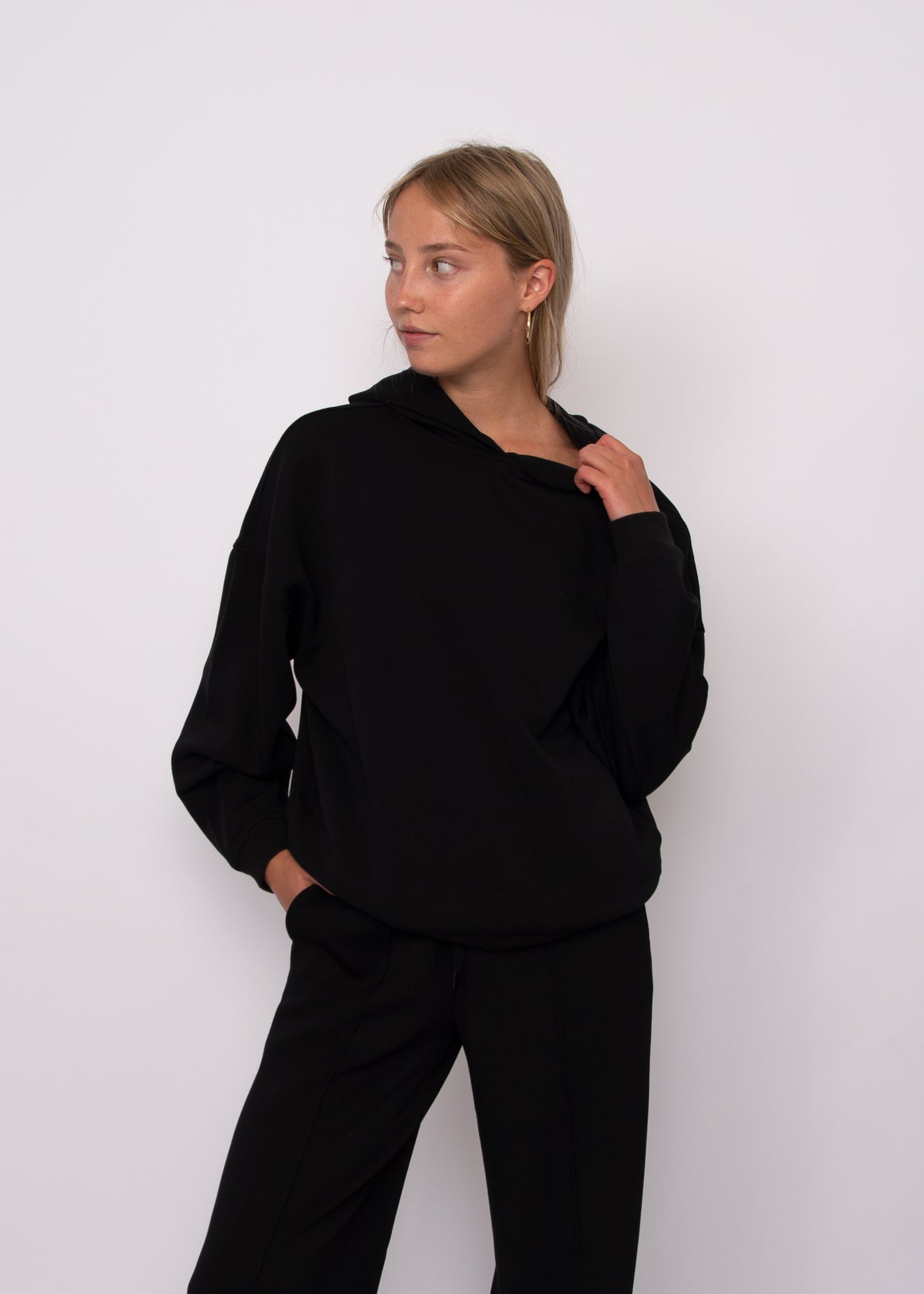 HALANA SOFT KNIT HOODIE - BLACK