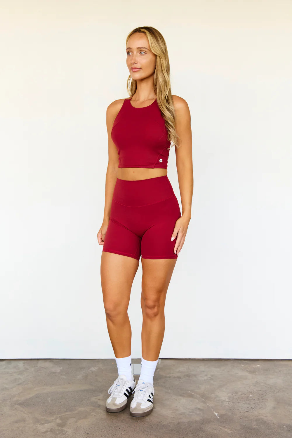 LUXE BALANCE STAPLE SPORTS CROP - DARK CHERRY