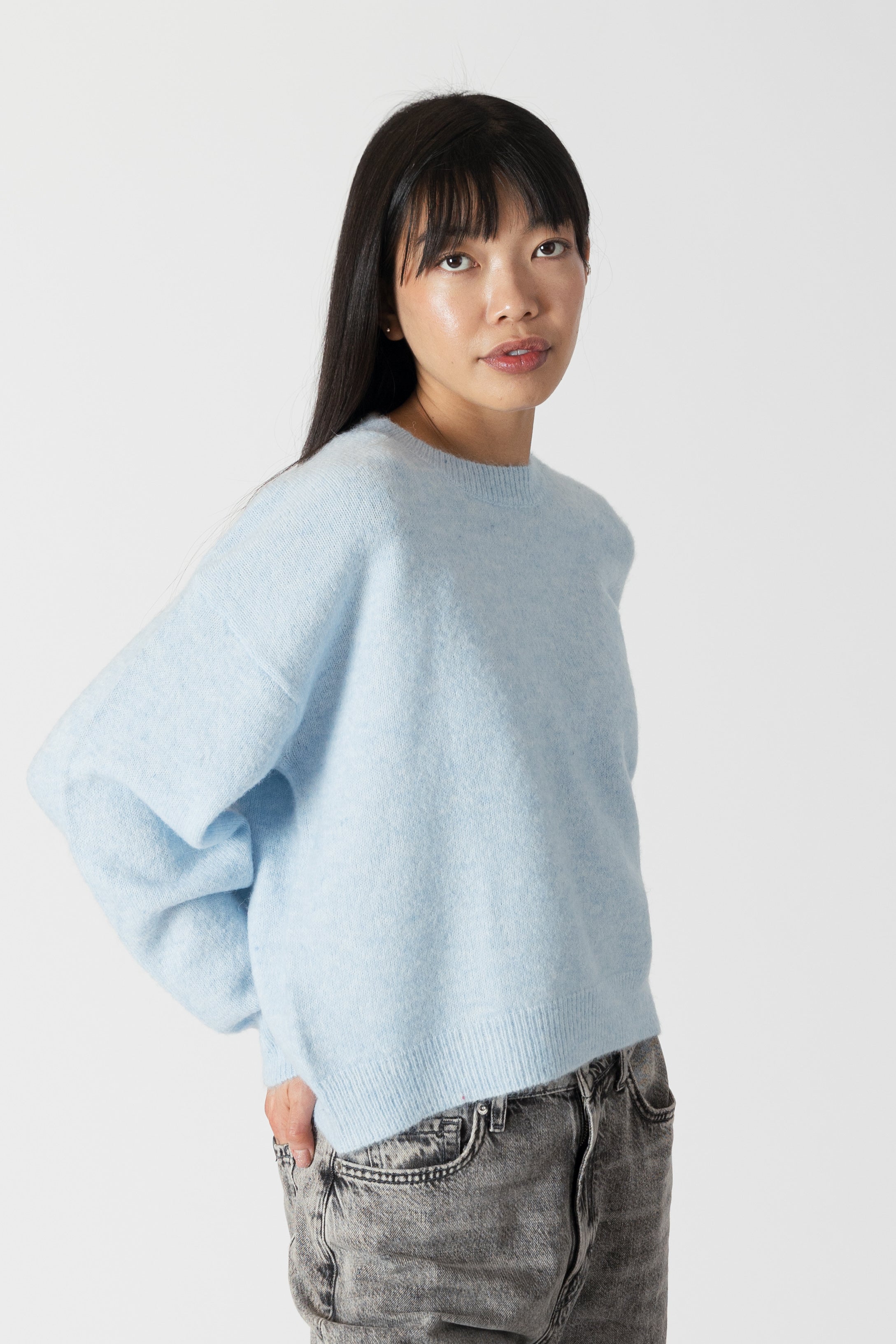 AVERY LIGHTWEIGHT CREWNECK