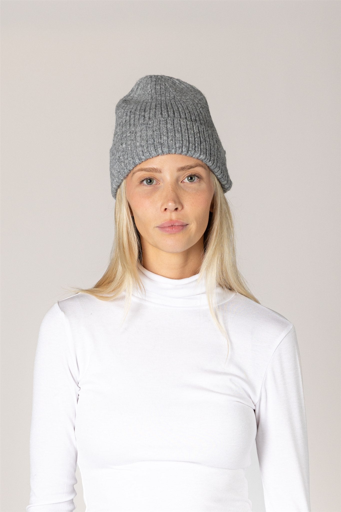 BEANIE (VARIOUS COLOURS)