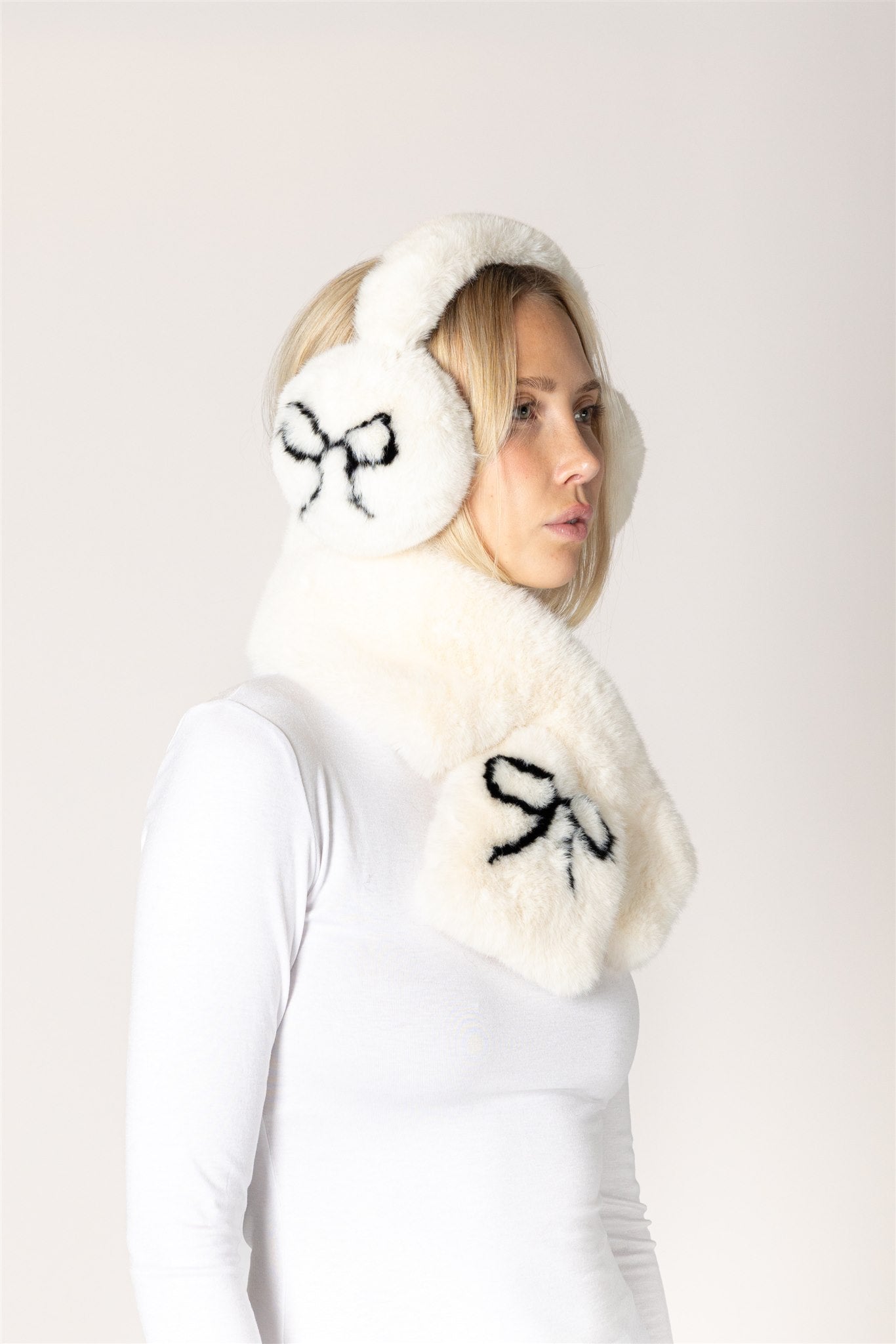 EARMUFF'S WITH BOW (VARIOUS COLOURS)