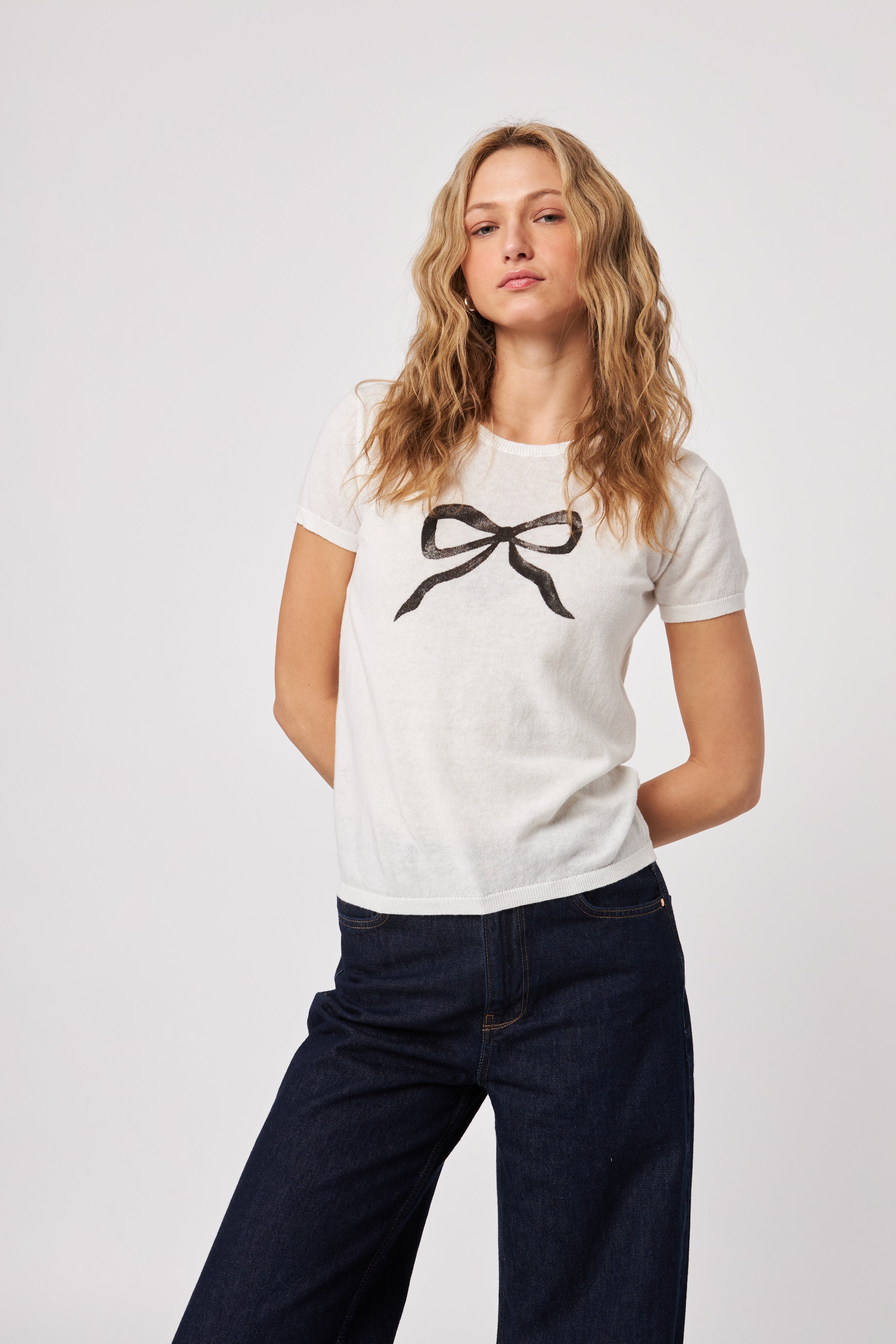 ELIJAH BOW TEE