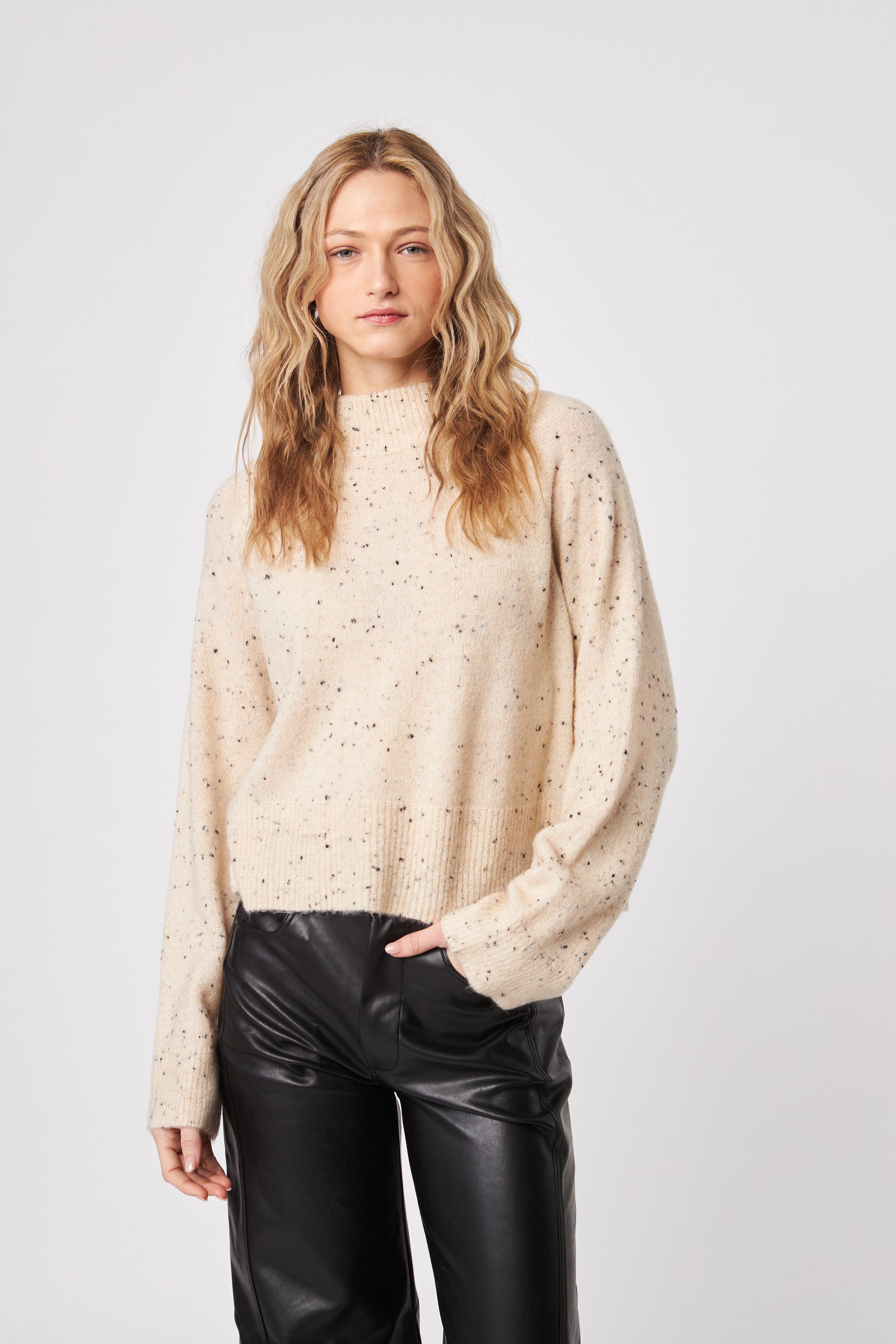 OLIVER SWEATER - ALMOND