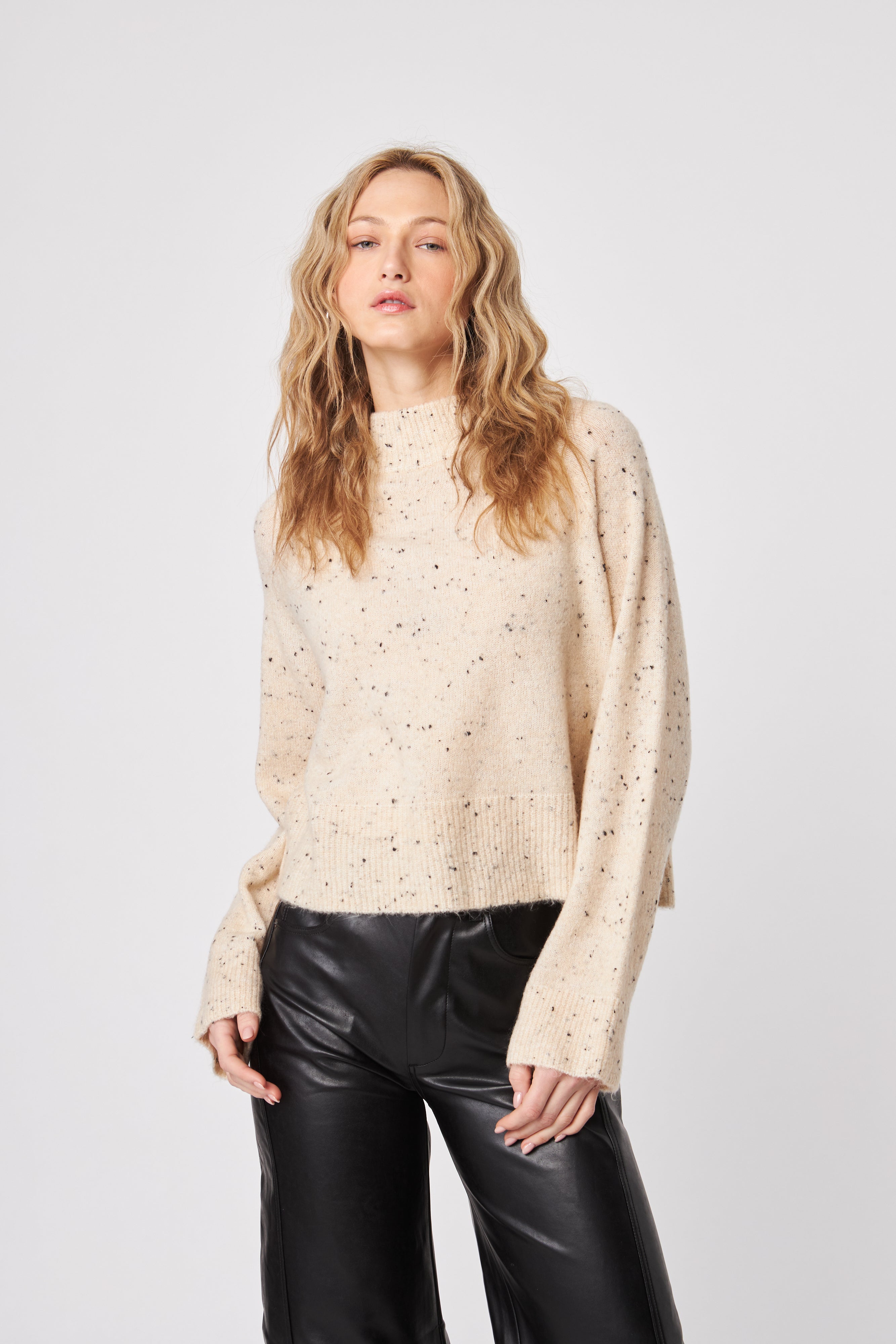 OLIVER SWEATER - ALMOND